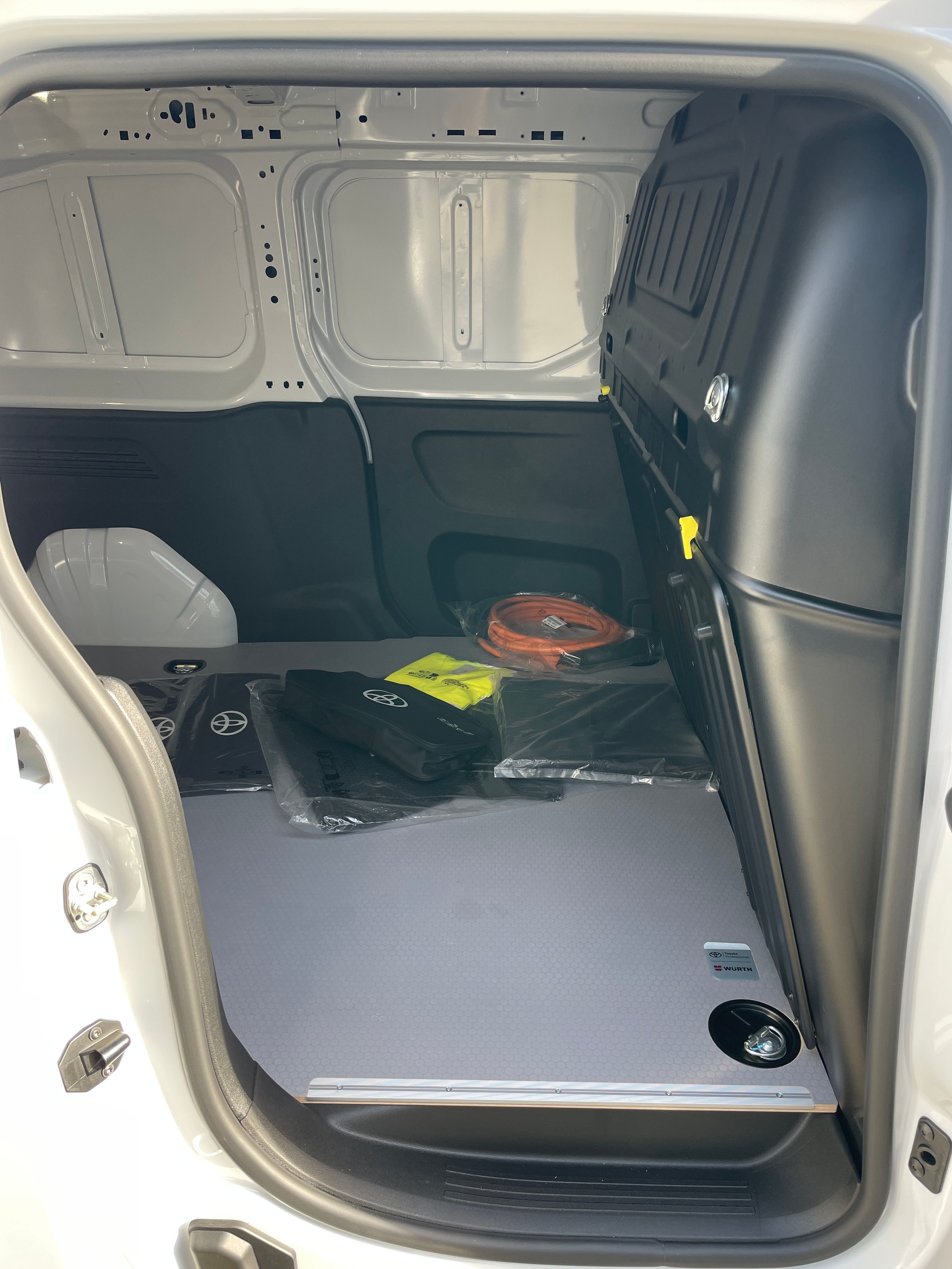 TOYOTA Proace City Van EV 50 kWh Advanced Long mit Holzboden-image-10