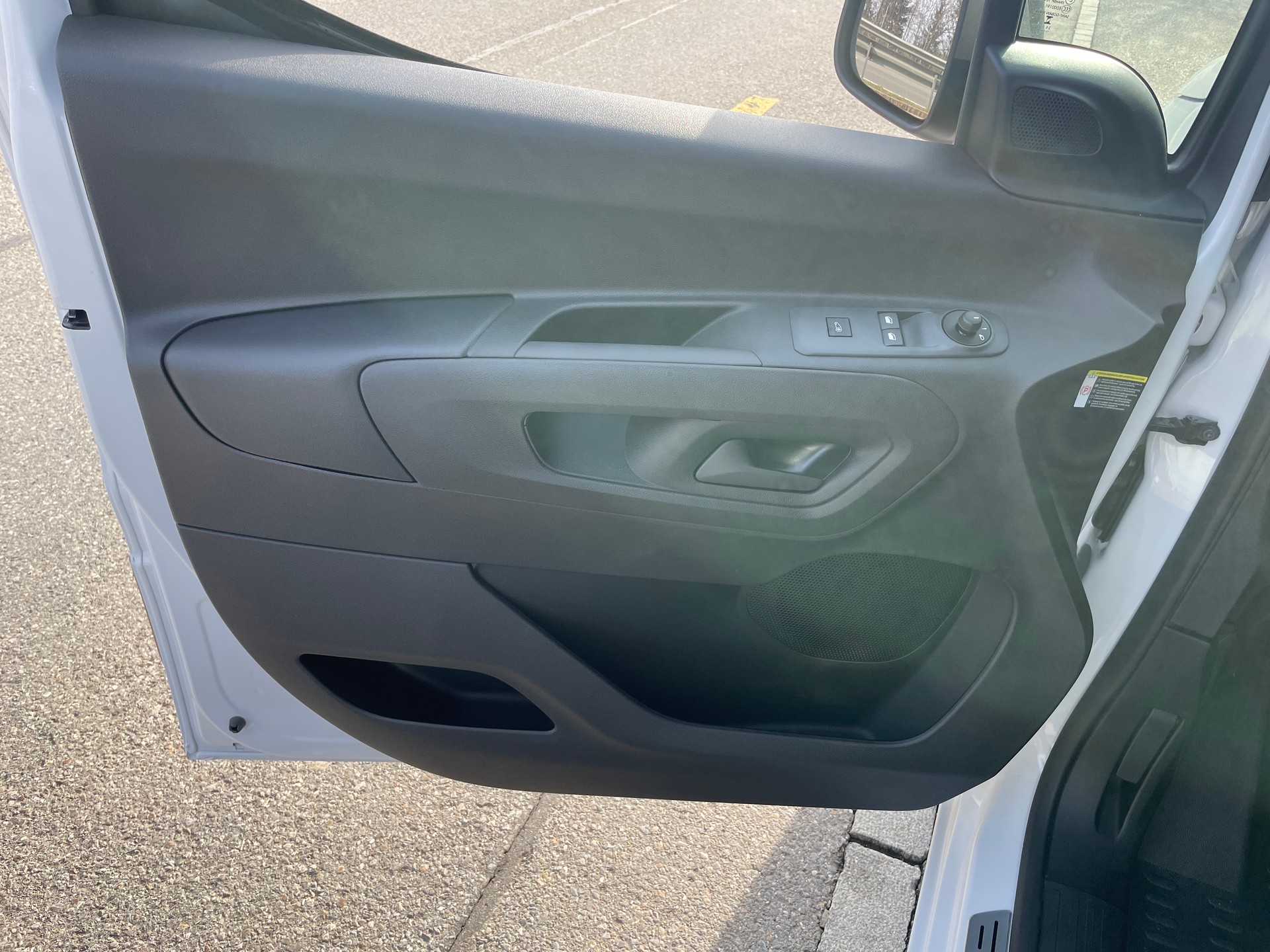 TOYOTA Proace City Van EV 50 kWh Advanced Long mit Holzboden-image-13