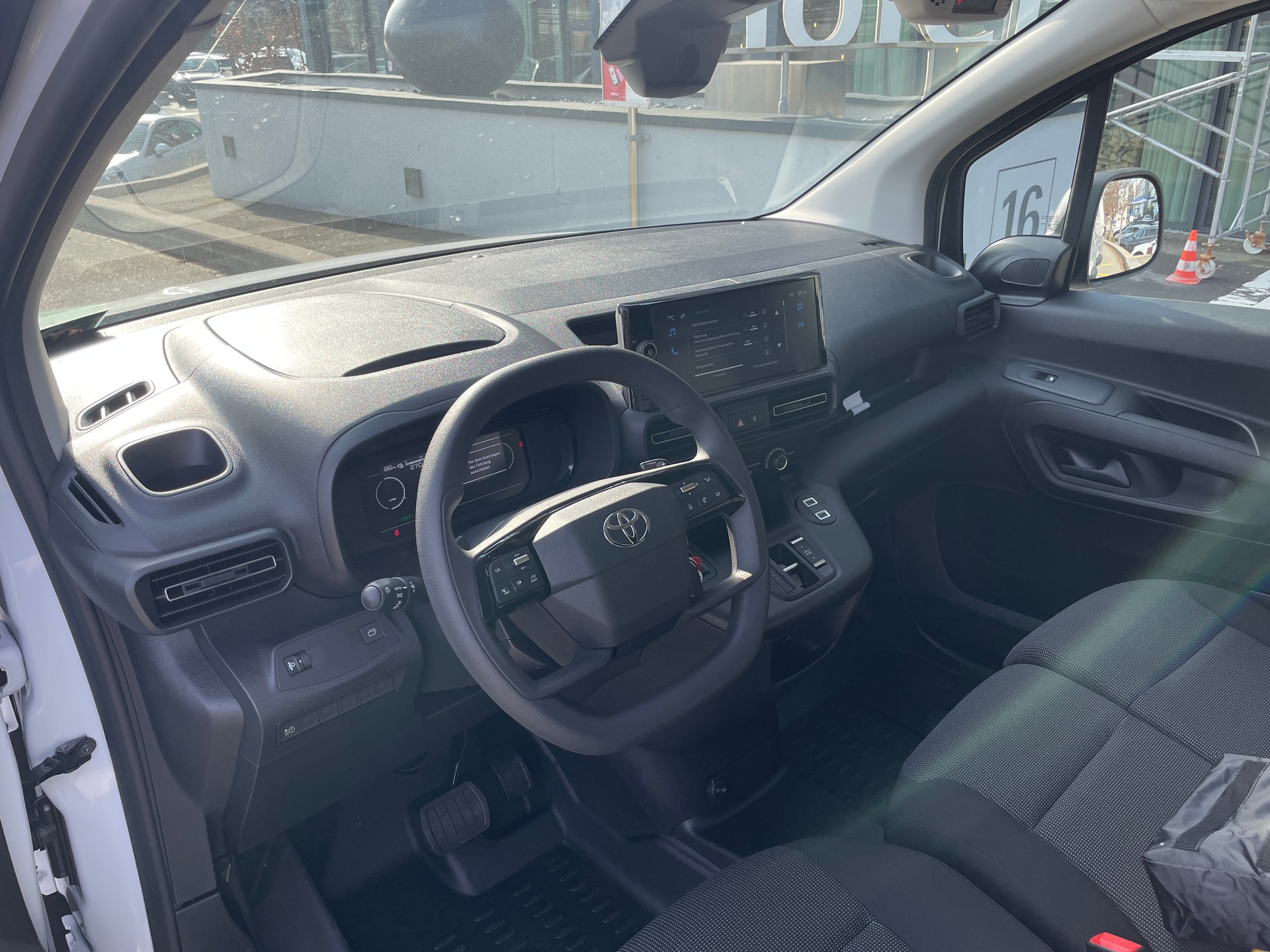 TOYOTA Proace City Van EV 50 kWh Advanced Long mit Holzboden-image-12