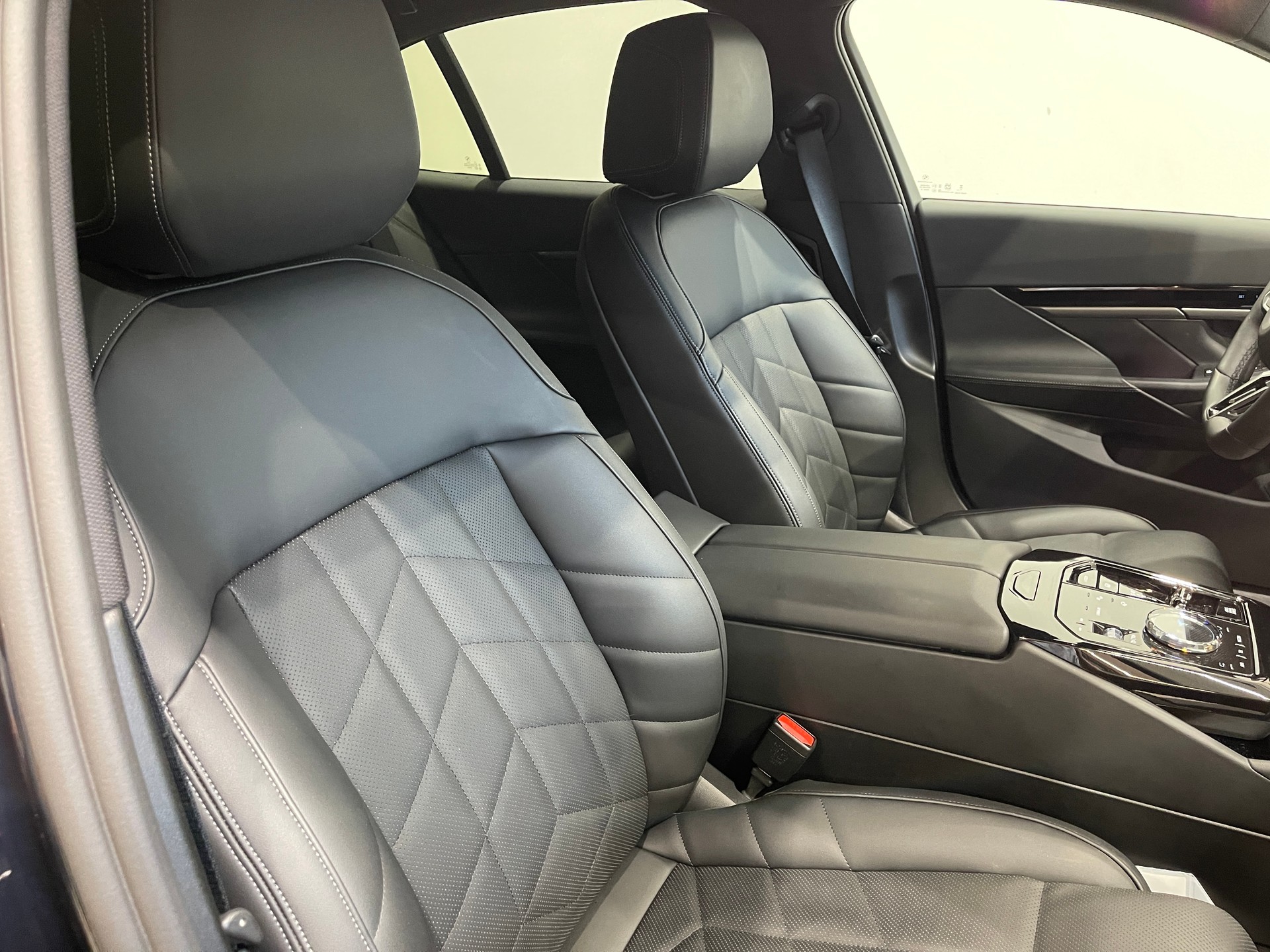 BMW 520i 48V M Sport Steptronic-image-18