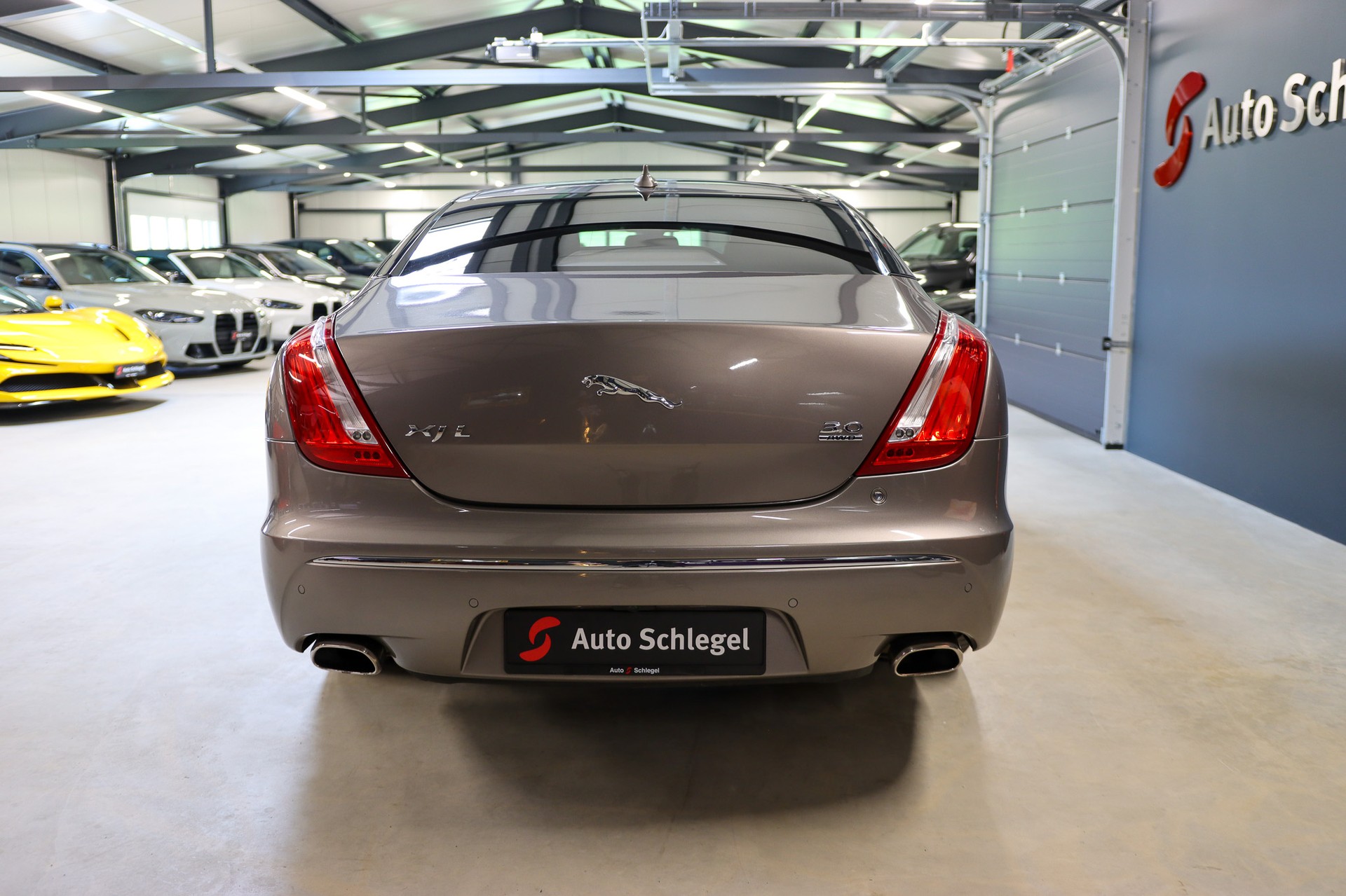 JAGUAR XJ LWB 3.0 V6 S/C Portfolio Automatic AWD-image-4
