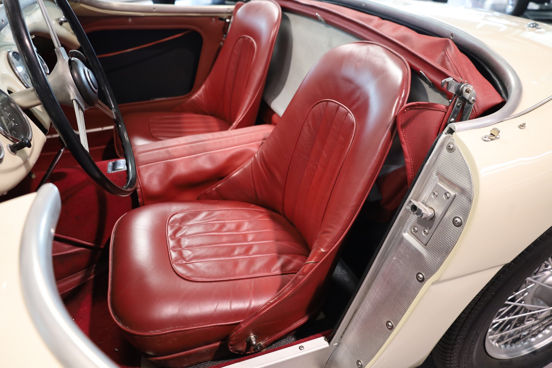 AUSTIN-HEALEY 100/4 BN1-image-15