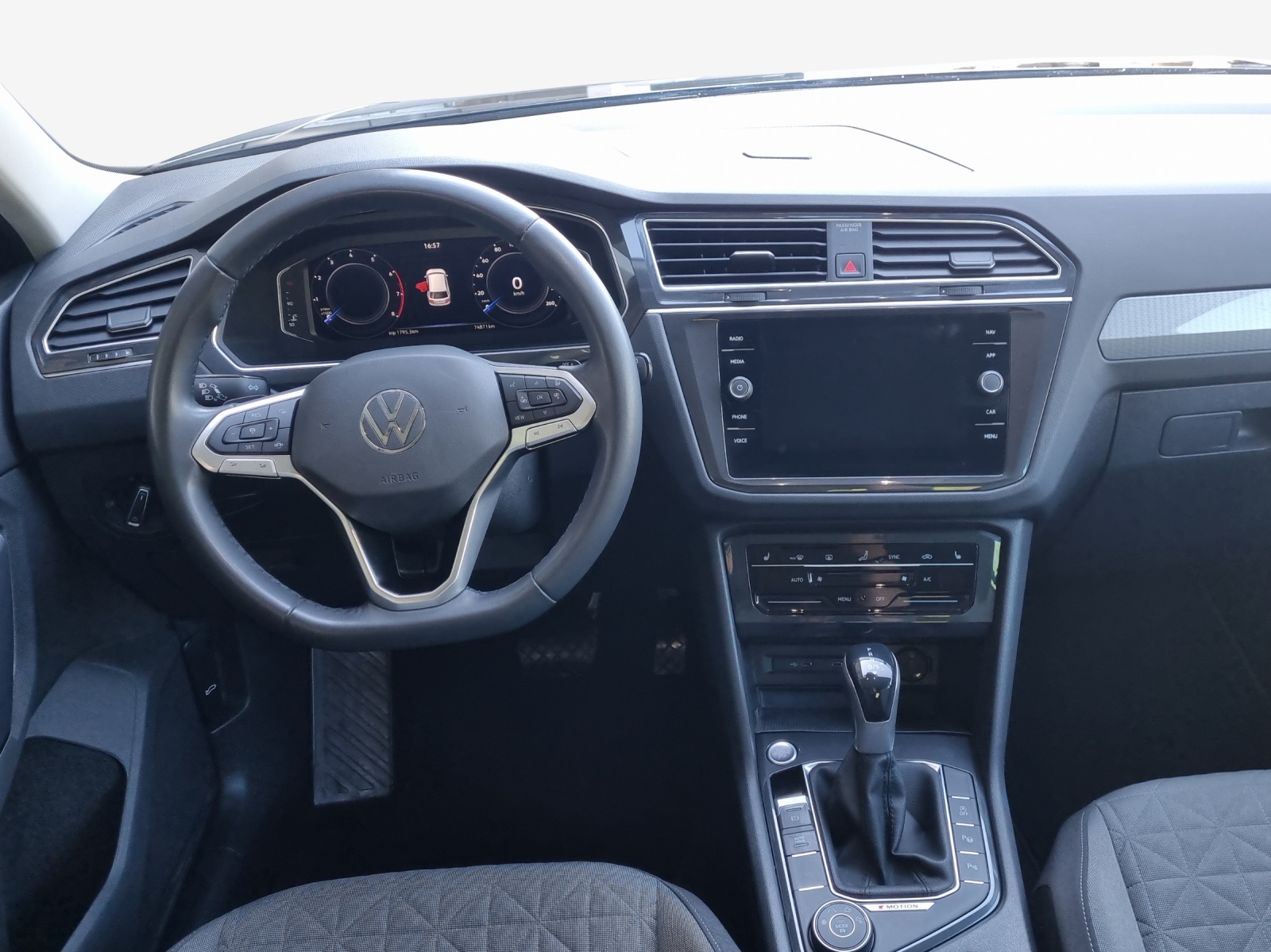 VW Tiguan 2.0TSI Life 4Motion DSG-image-8