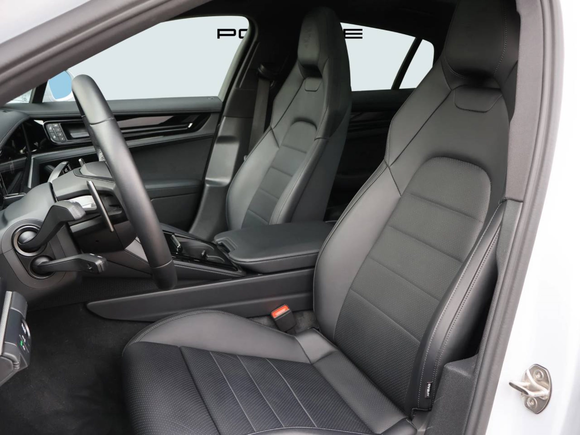 PORSCHE Panamera 4S E-Hybrid-image-4