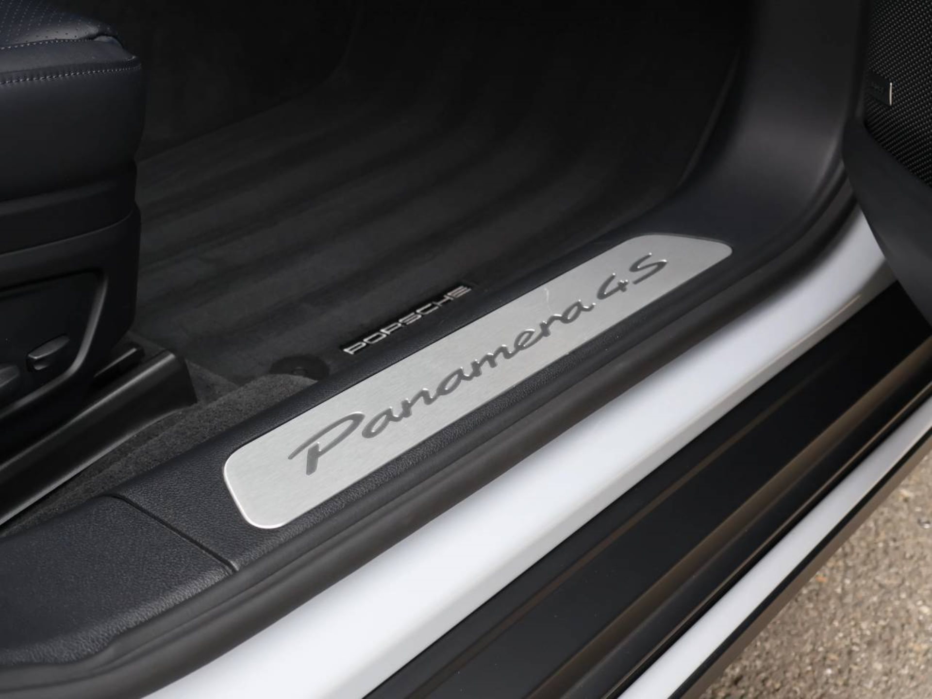 PORSCHE Panamera 4S E-Hybrid-image-35