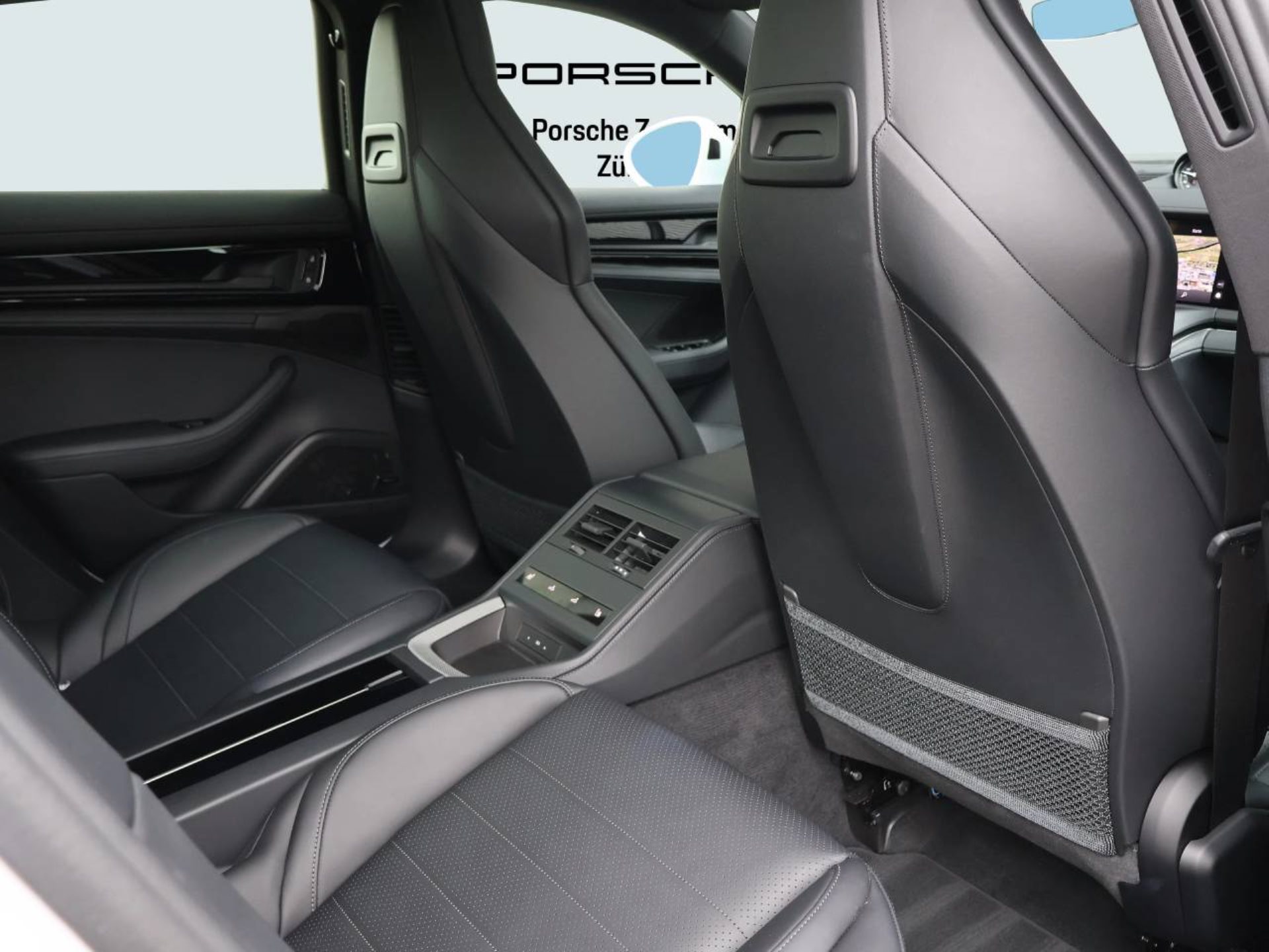 PORSCHE Panamera 4S E-Hybrid-image-15