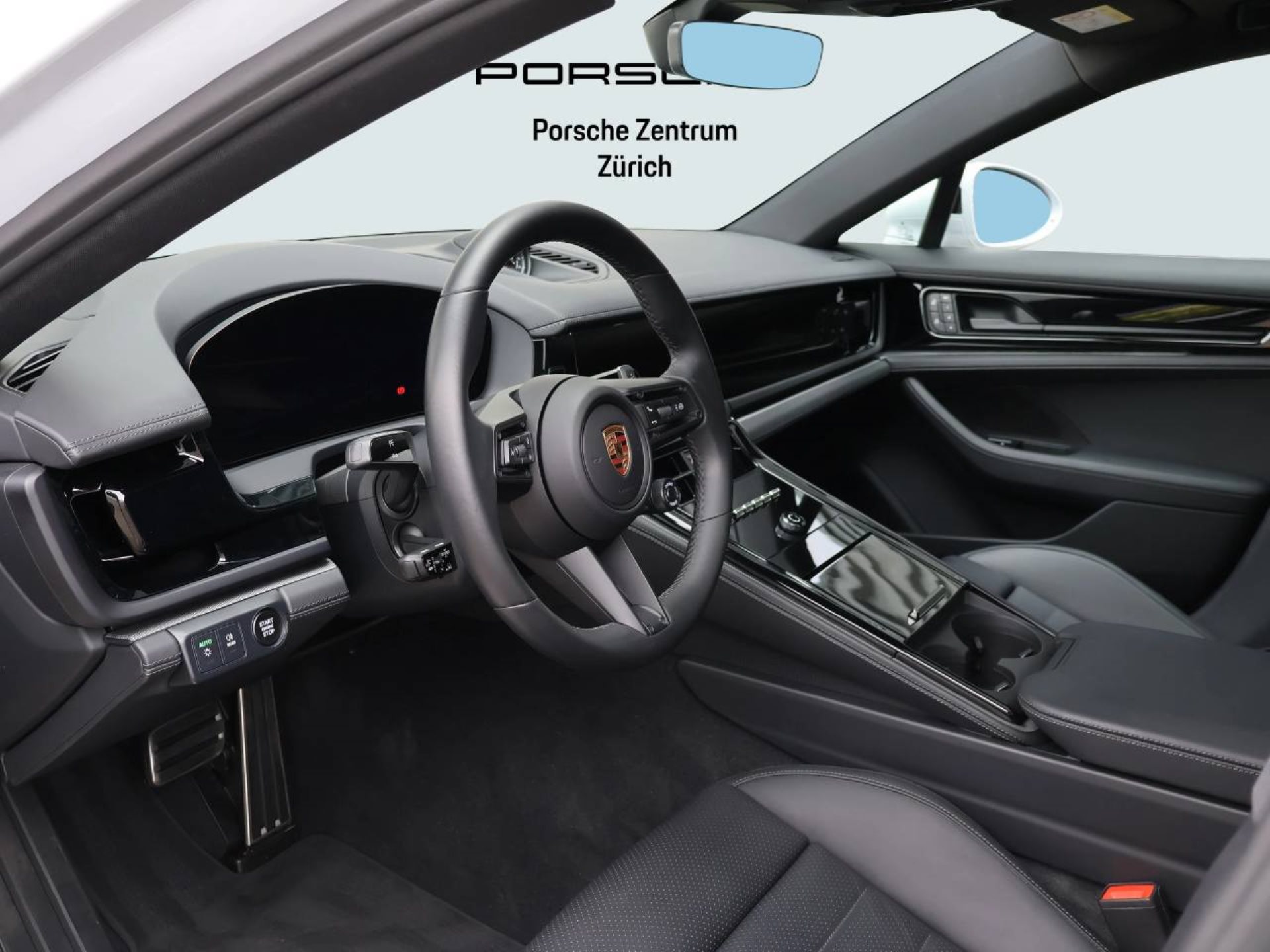 PORSCHE Panamera 4S E-Hybrid-showroom-element-3