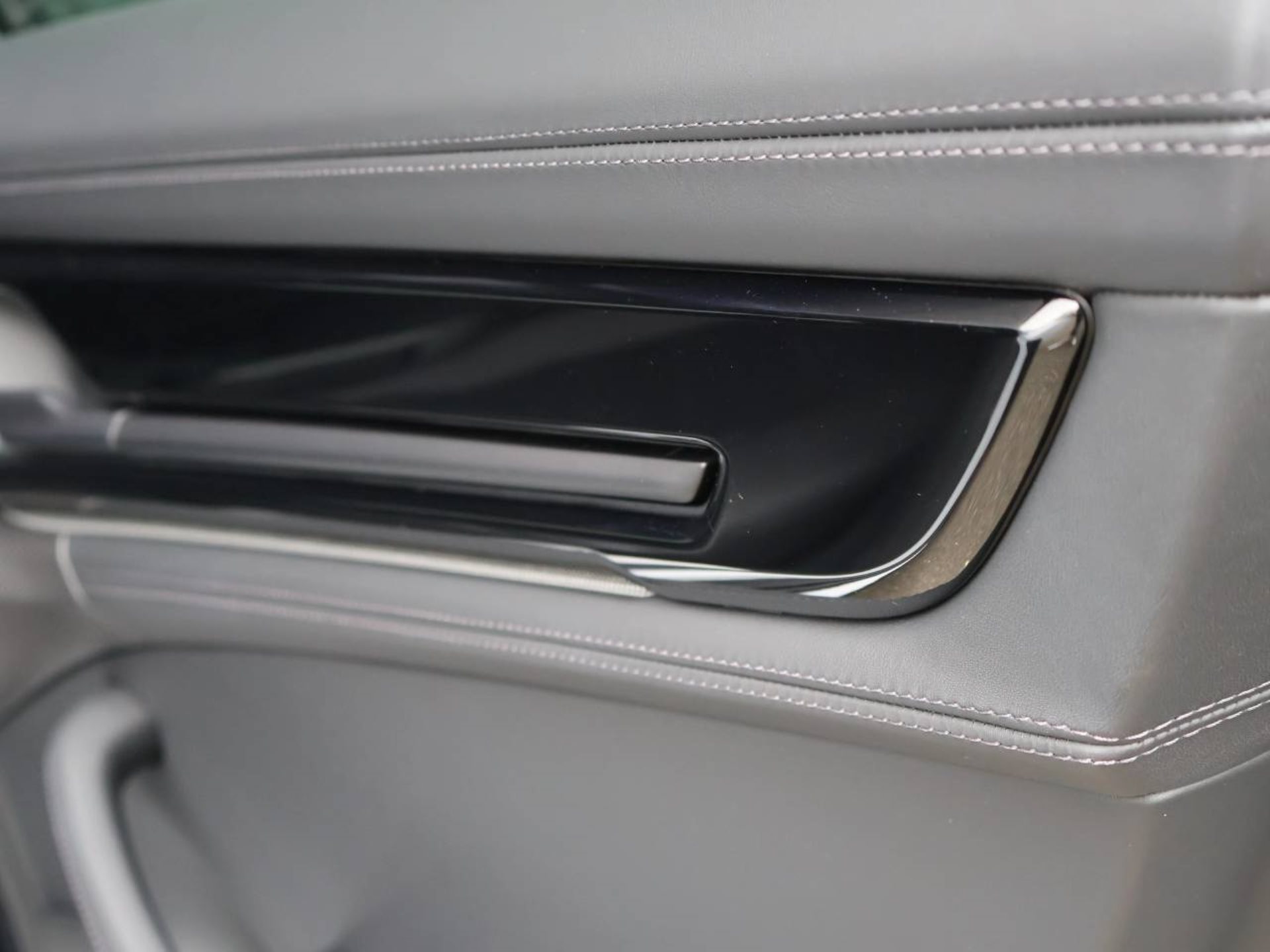 PORSCHE Panamera 4S E-Hybrid-image-31