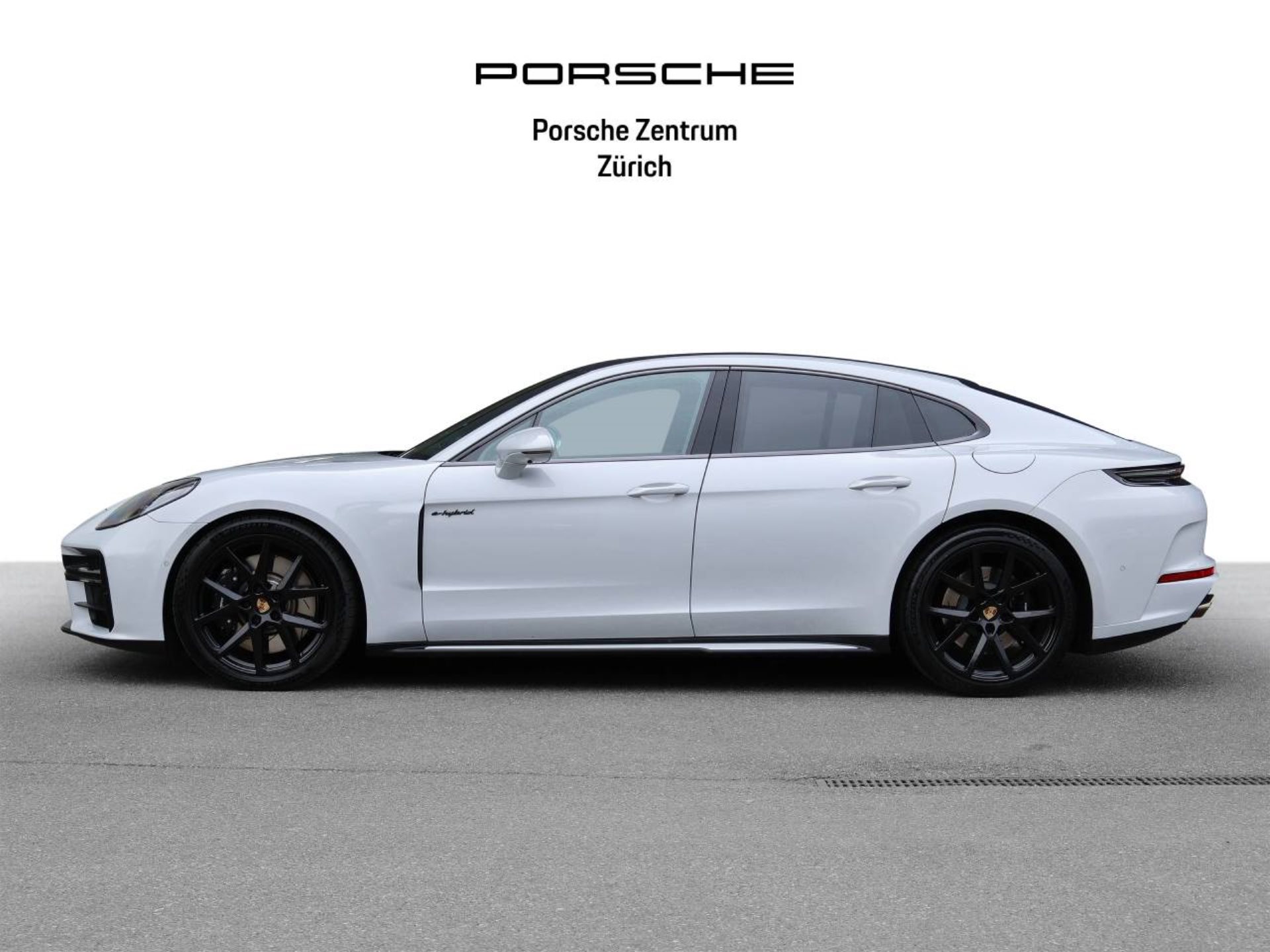PORSCHE Panamera 4S E-Hybrid-showroom-element-1
