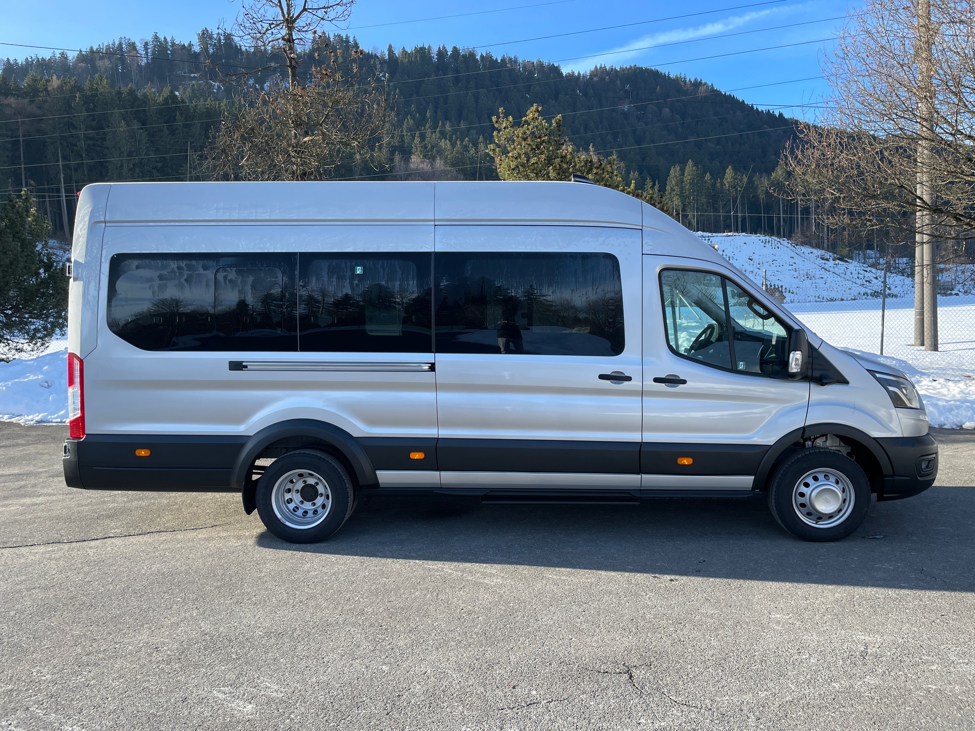 FORD Transit 460 L4H3 RWD A 18-Sitzer mit Standheizung und Rückfahrkamera-image-3