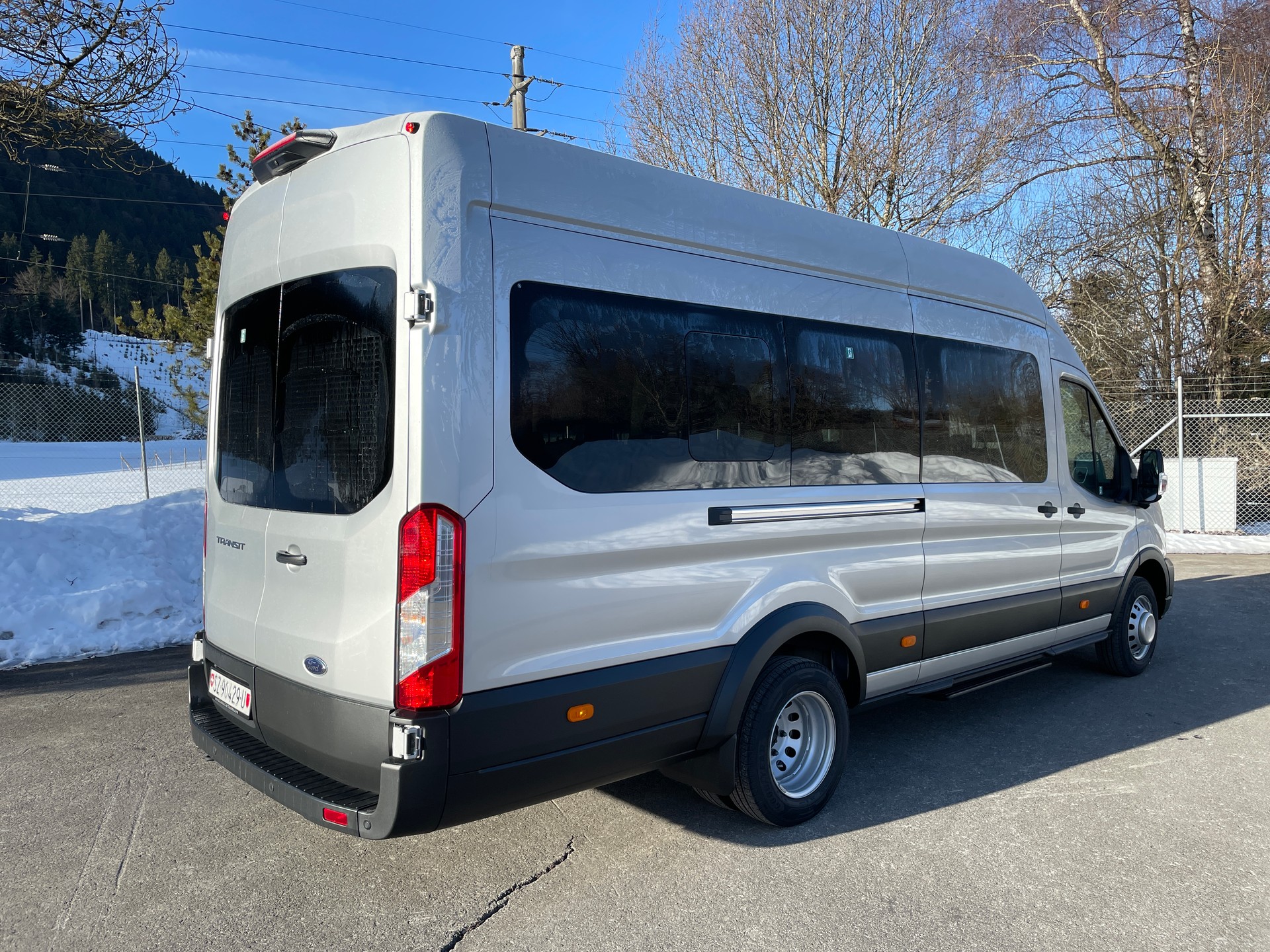 FORD Transit 460 L4H3 RWD A 18-Sitzer mit Standheizung und Rückfahrkamera-image-4