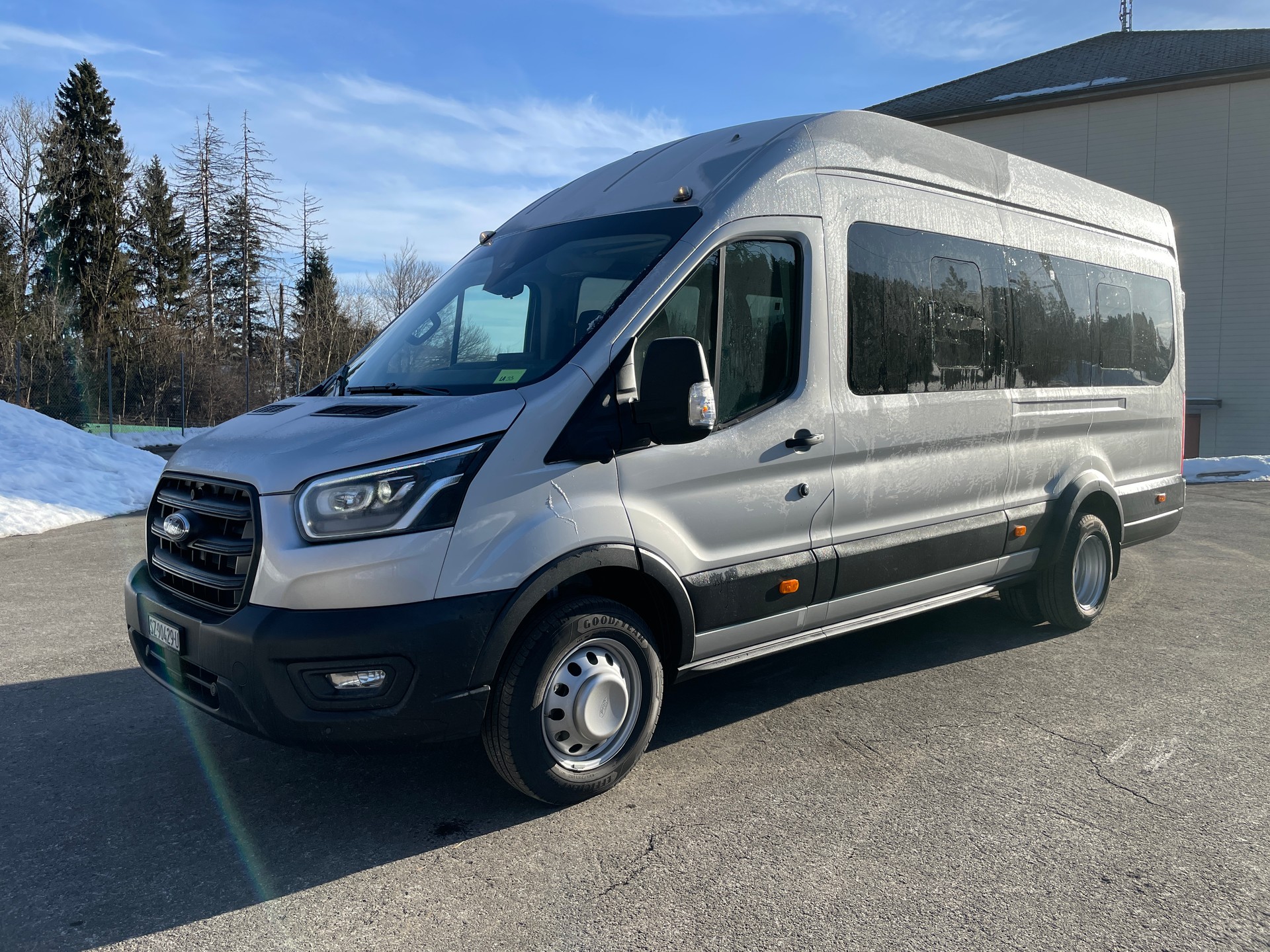 FORD Transit 460 L4H3 RWD A 18-Sitzer mit Standheizung und Rückfahrkamera
