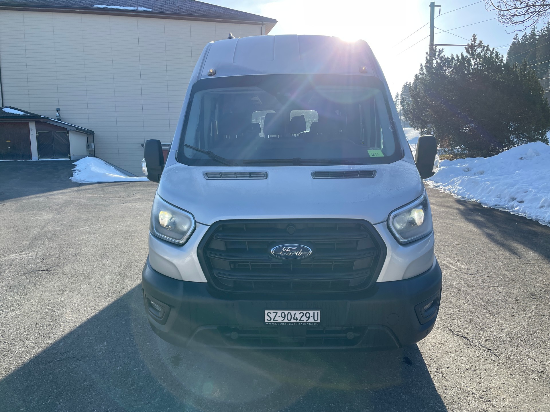 FORD Transit 460 L4H3 RWD A 18-Sitzer mit Standheizung und Rückfahrkamera-image-1