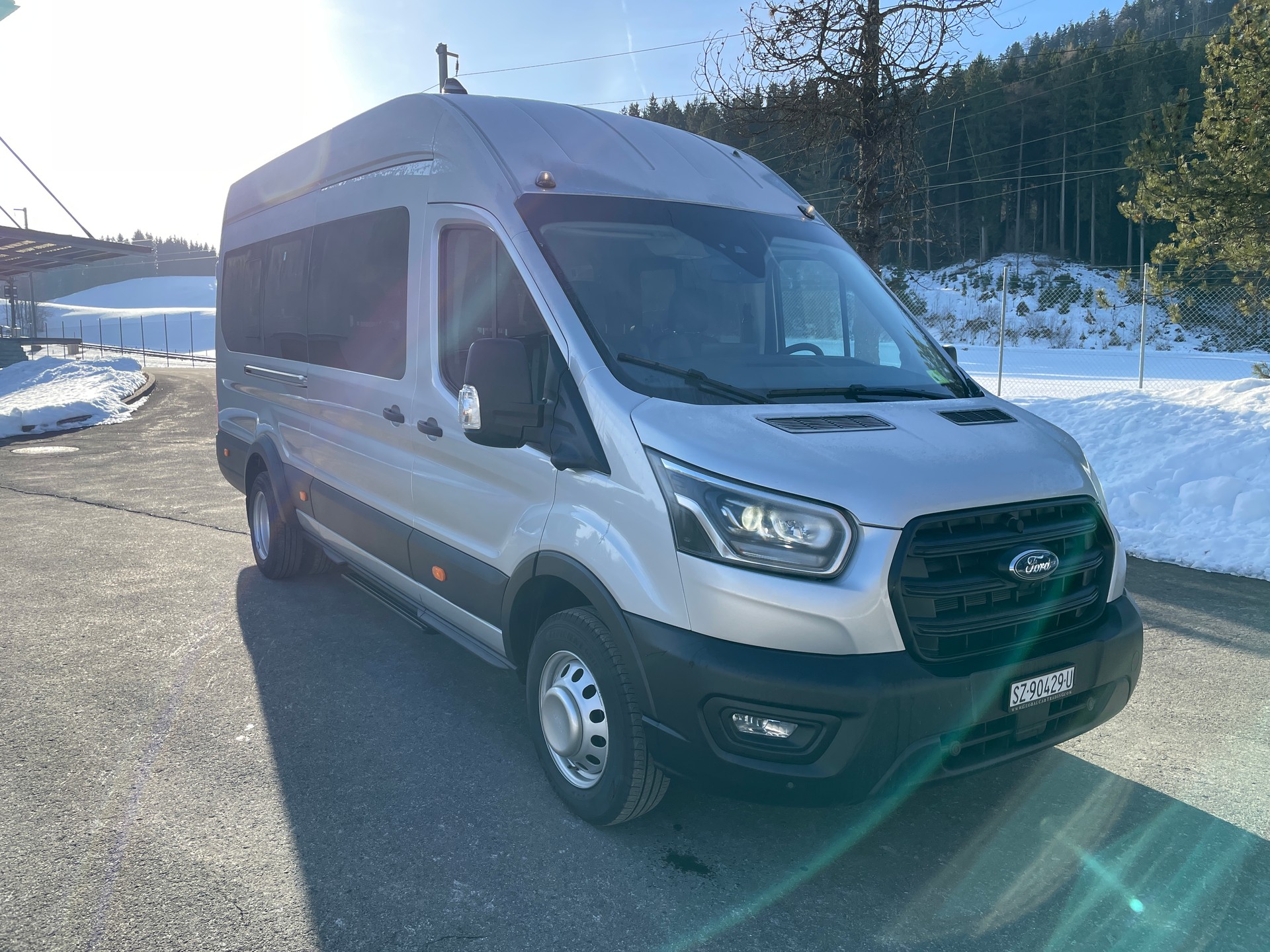 FORD Transit 460 L4H3 RWD A 18-Sitzer mit Standheizung und Rückfahrkamera-image-2