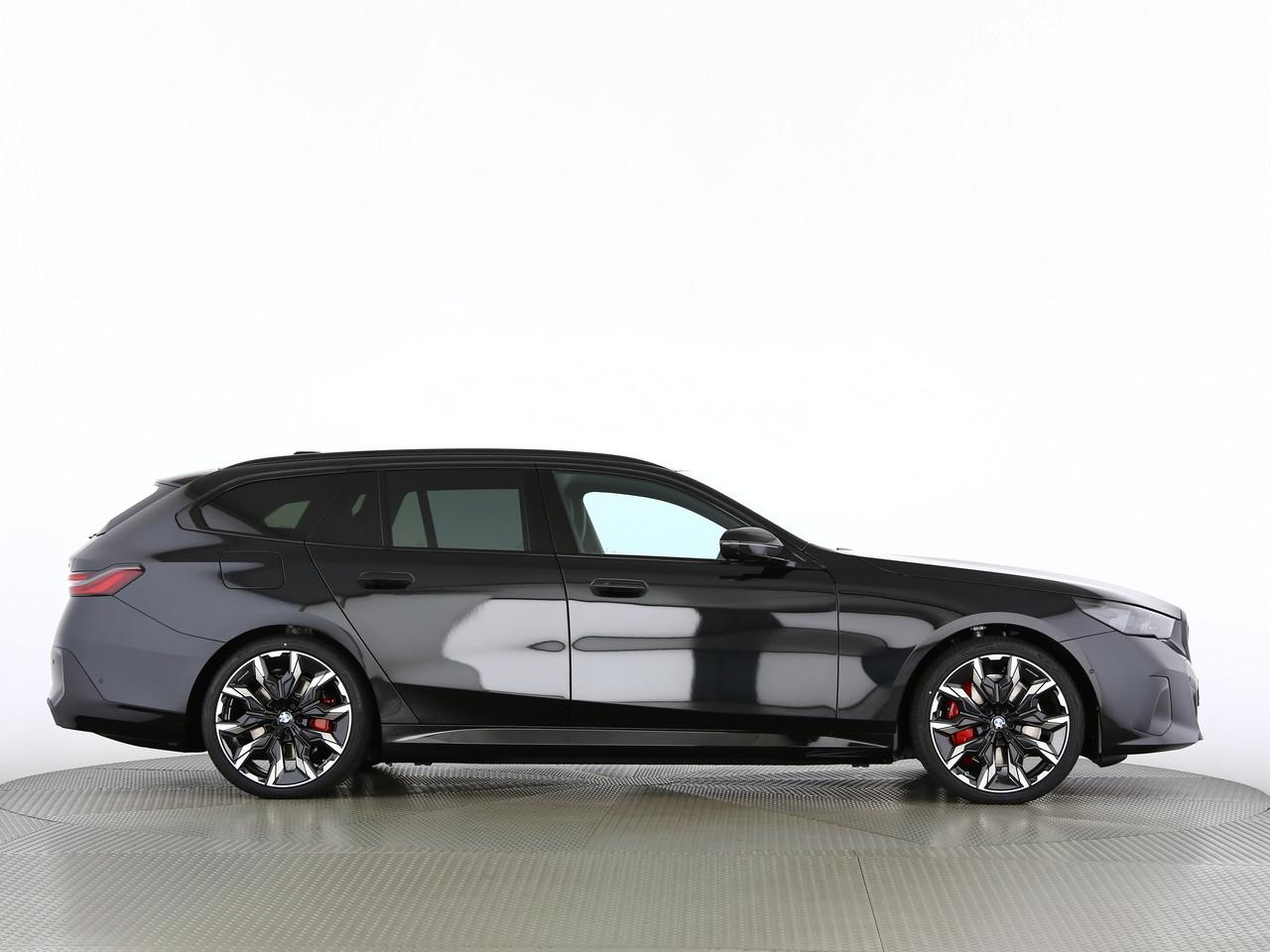 BMW i5 xDrive40 Touring-image-17