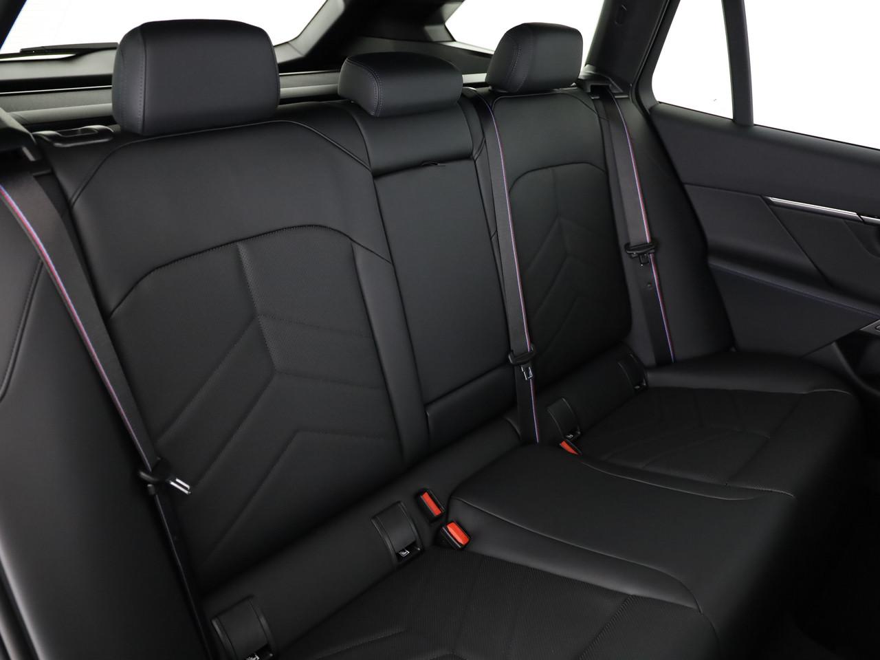 BMW i5 xDrive40 Touring-image-24