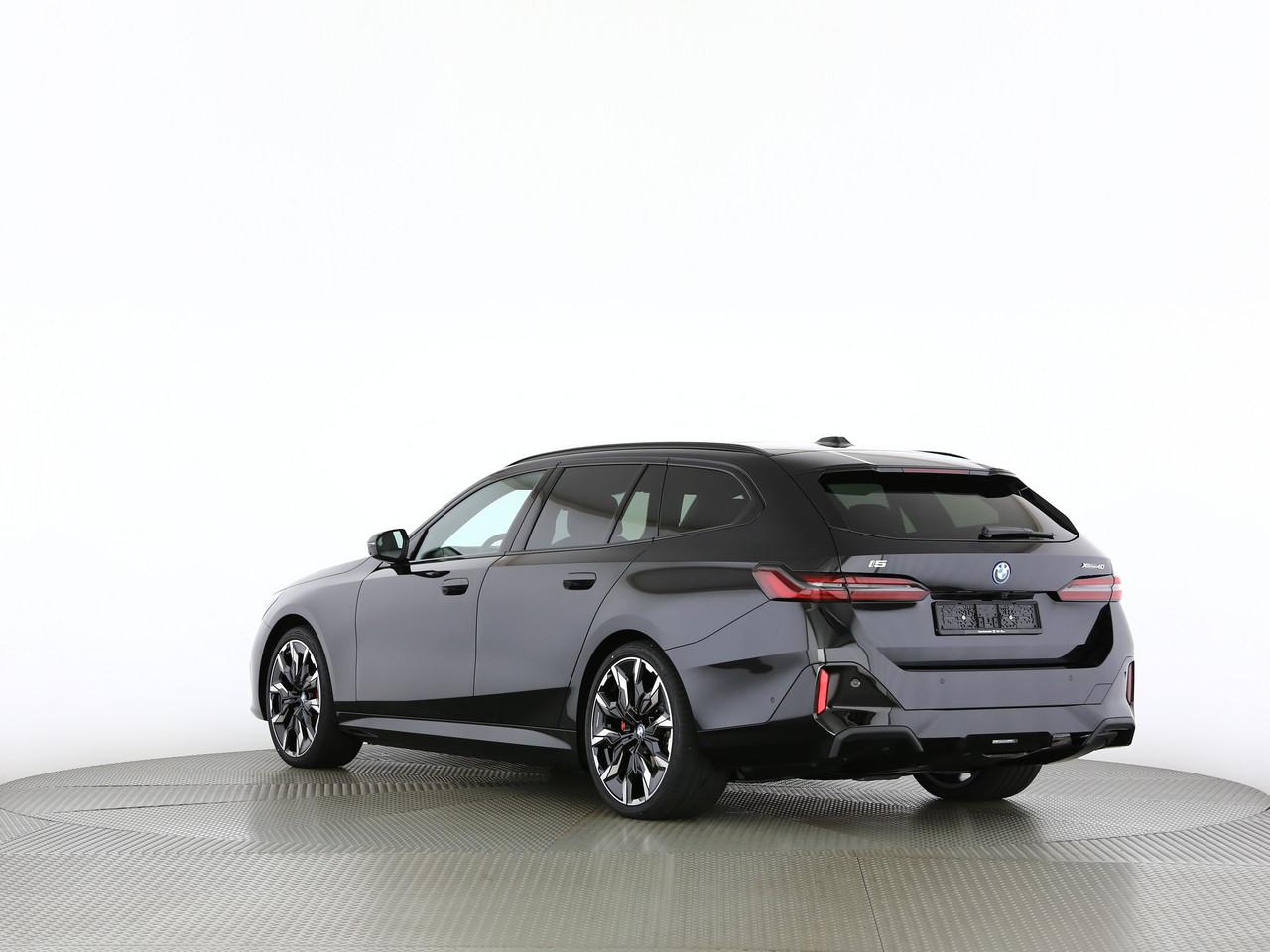 BMW i5 xDrive40 Touring-image-9