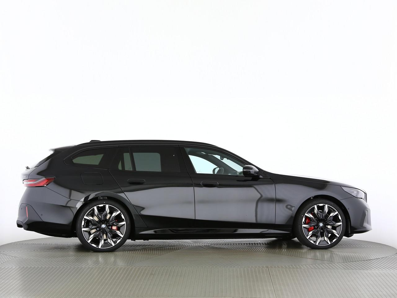 BMW i5 xDrive40 Touring-image-16