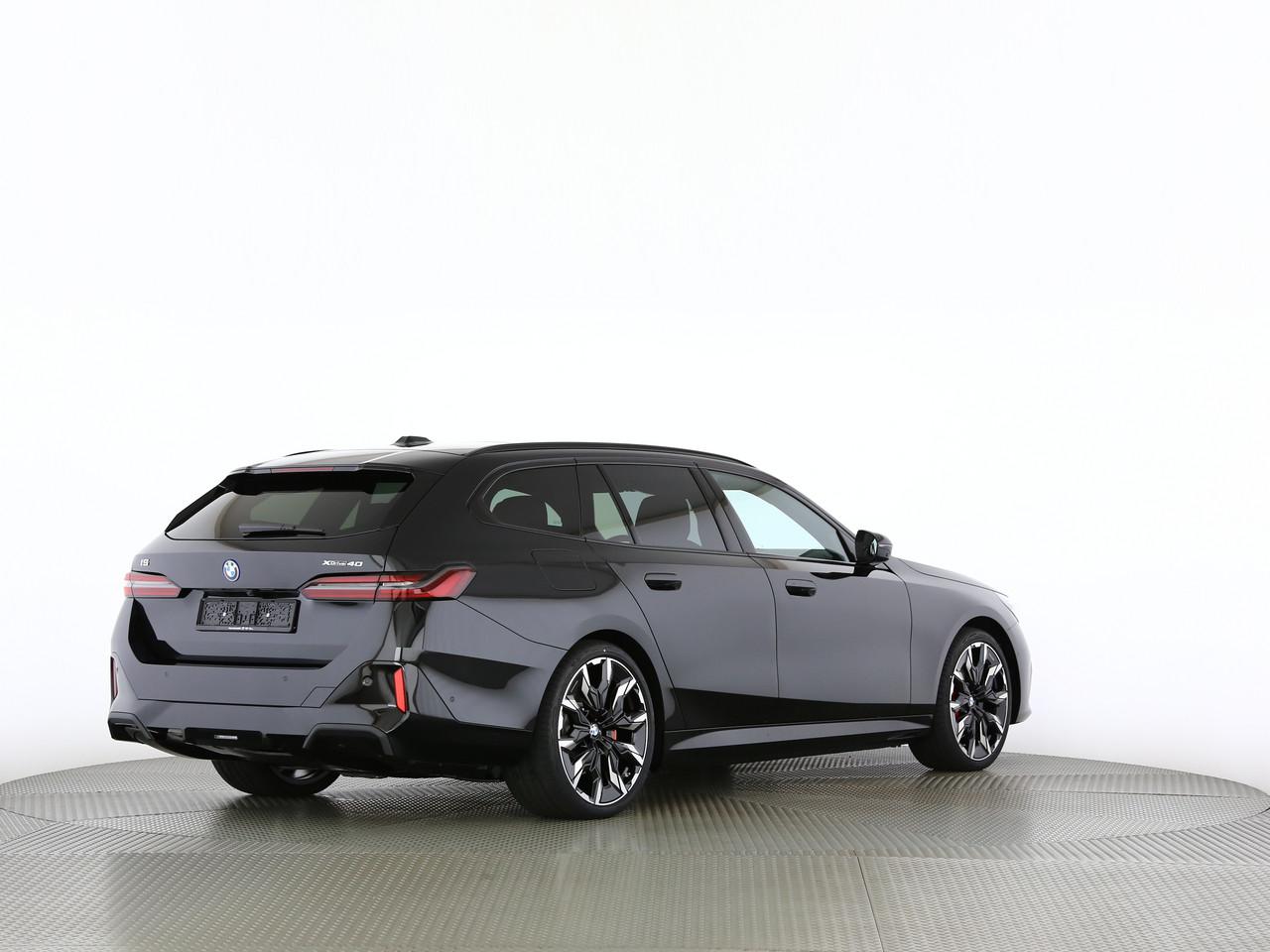 BMW i5 xDrive40 Touring-image-13