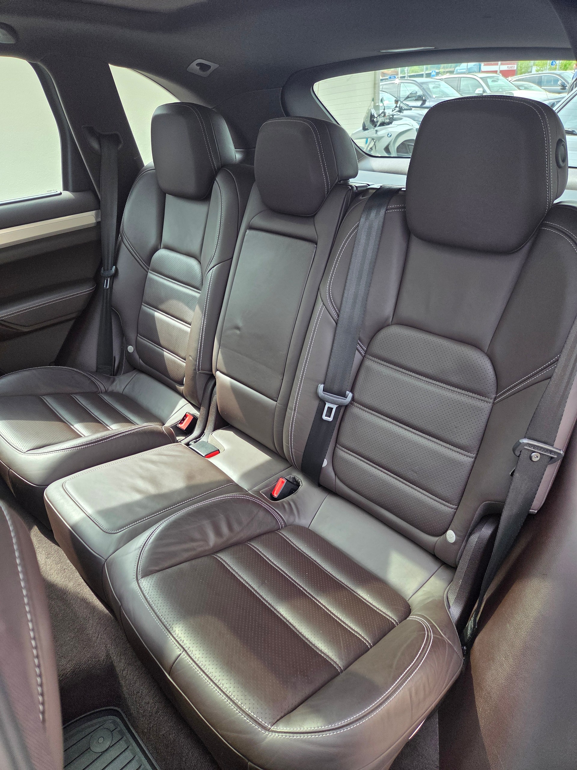 PORSCHE Cayenne S E-Hybrid-image-9