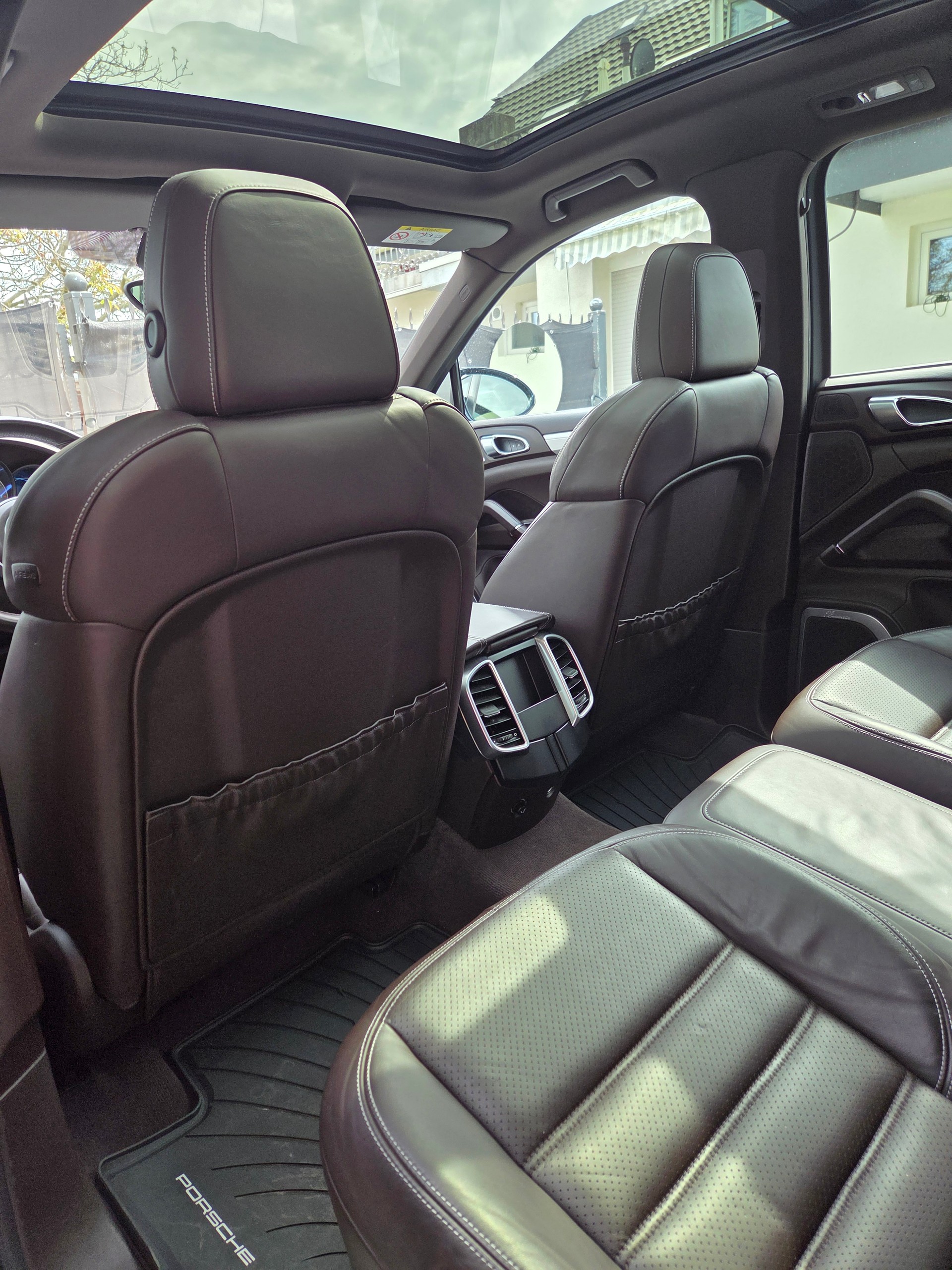 PORSCHE Cayenne S E-Hybrid-image-10