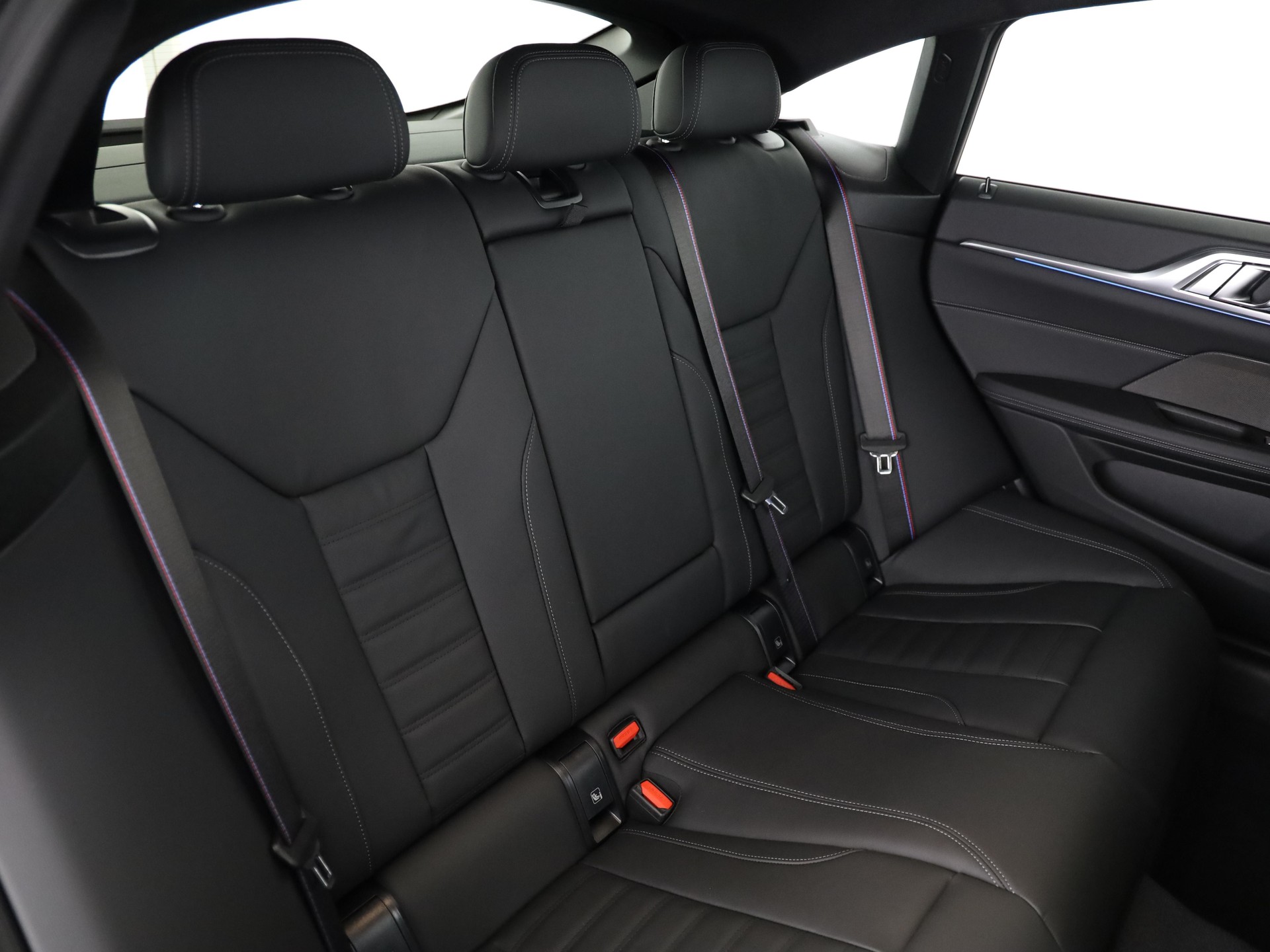 BMW i4 xDrive40-image-14