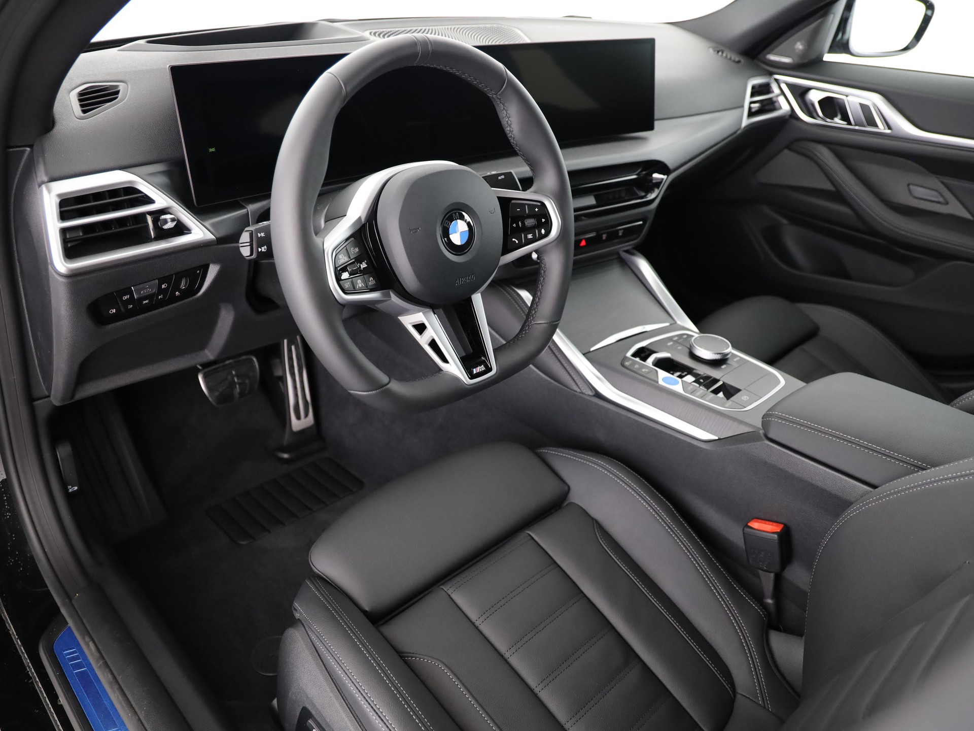 BMW i4 xDrive40-image-10