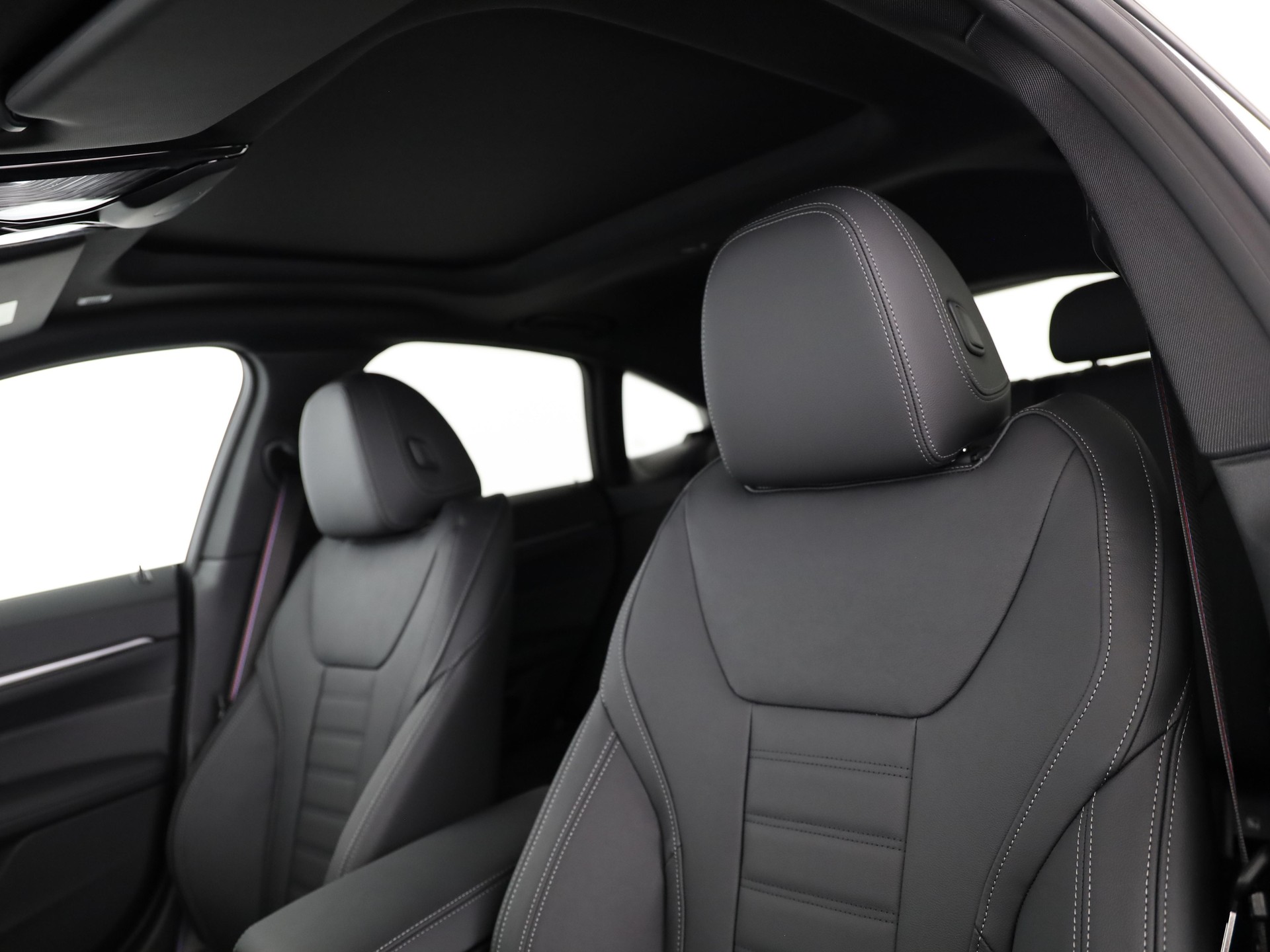 BMW i4 xDrive40-image-11