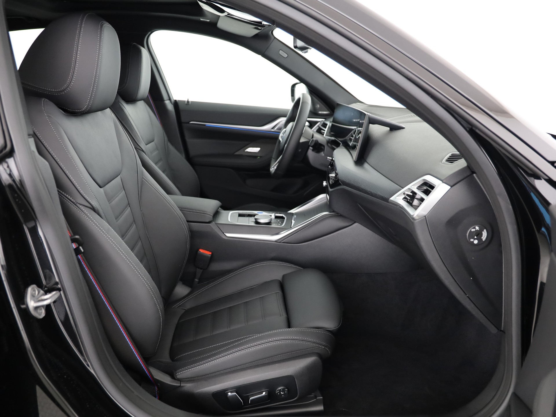 BMW i4 xDrive40-image-16