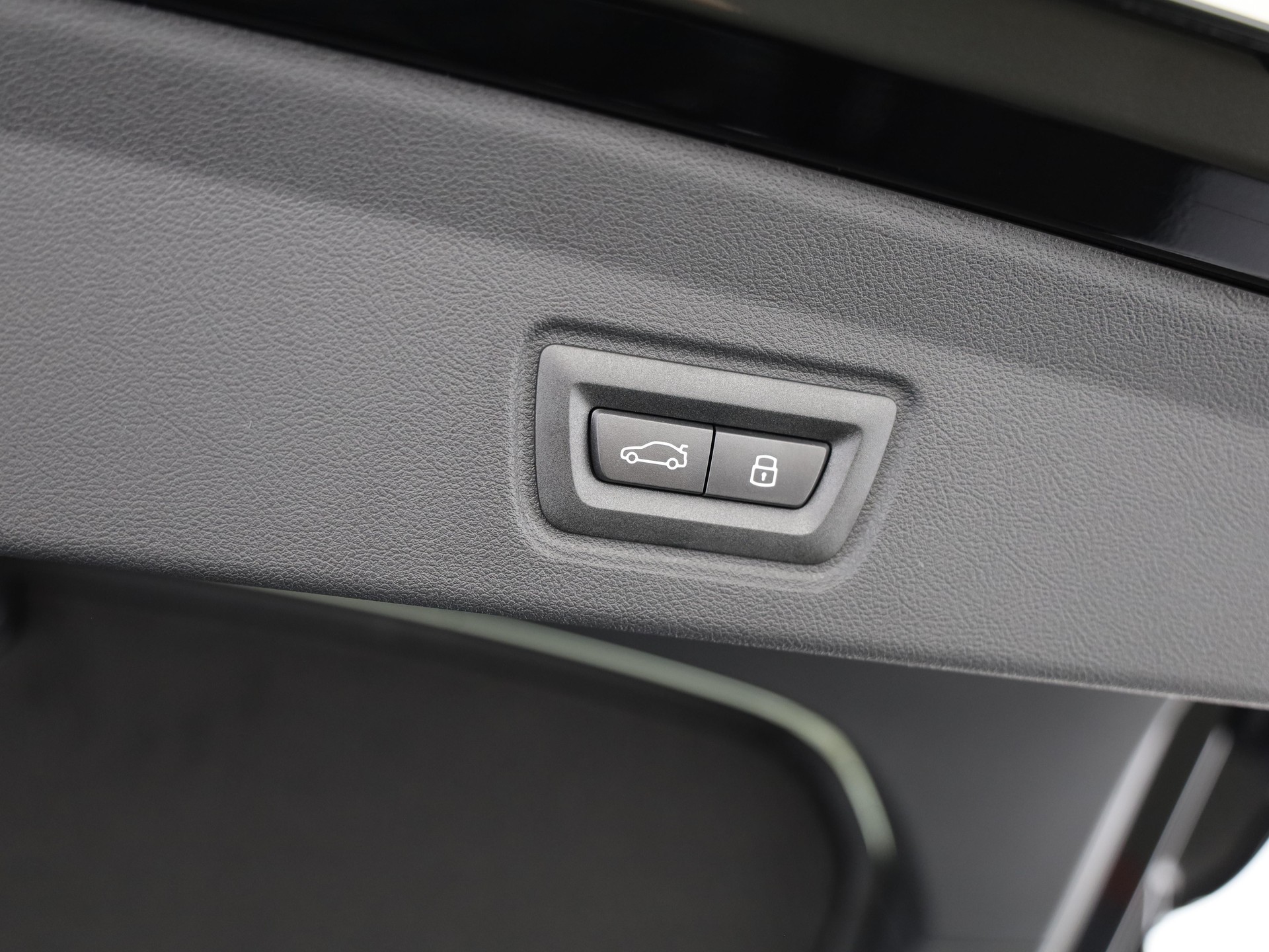 BMW i4 xDrive40-image-7