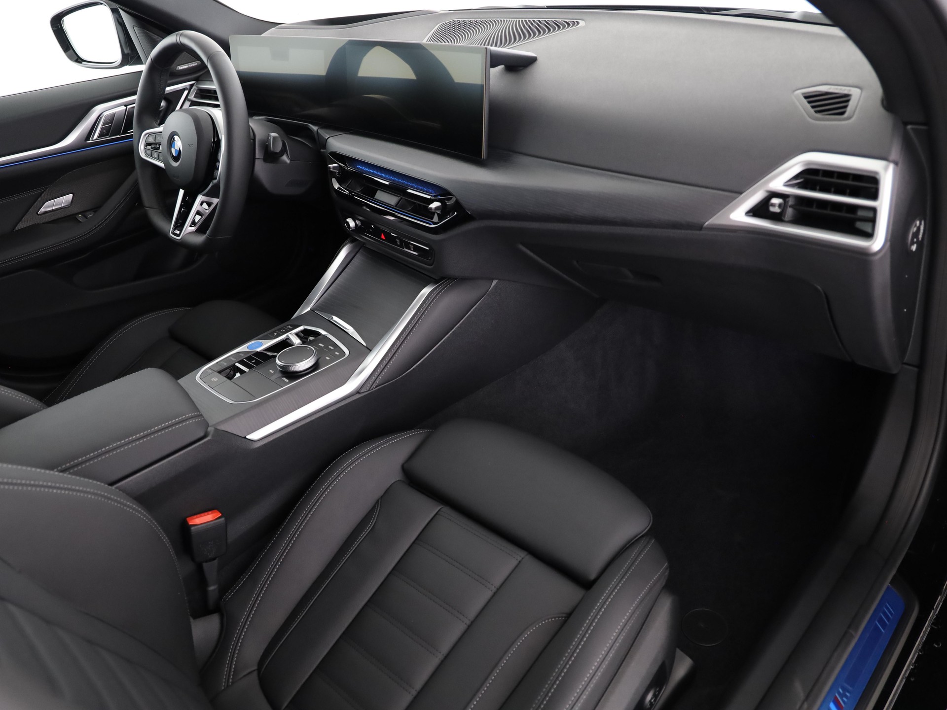 BMW i4 xDrive40-image-15
