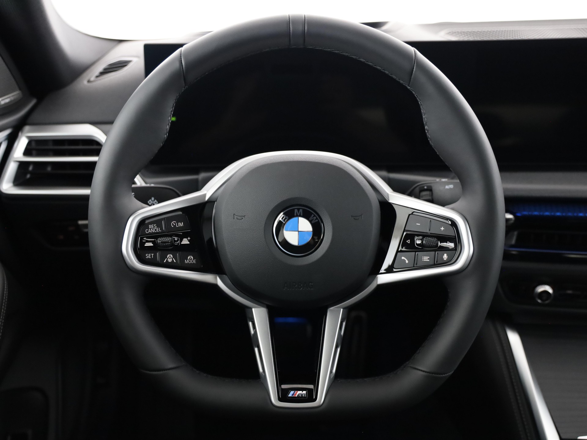 BMW i4 xDrive40-image-19