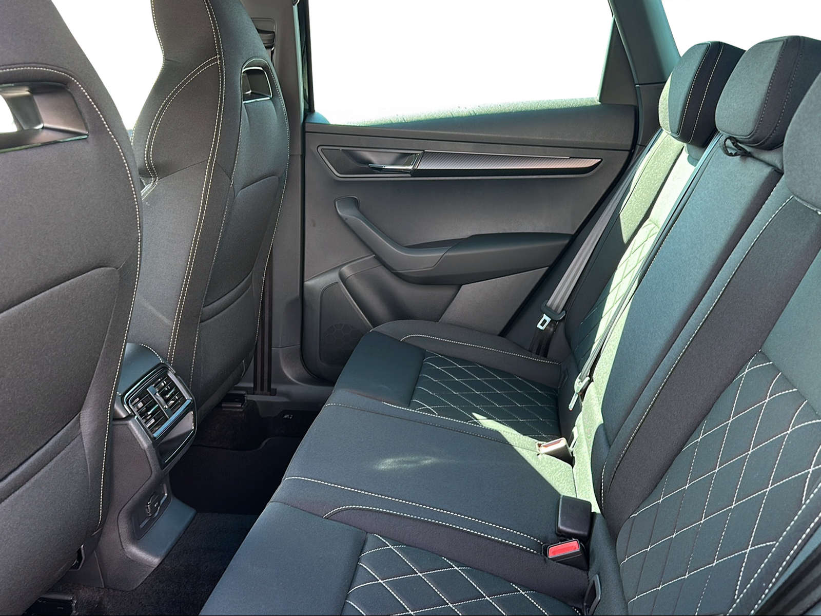 SKODA Karoq 2.0 TSI SportLine 4x4 DSG-image-4