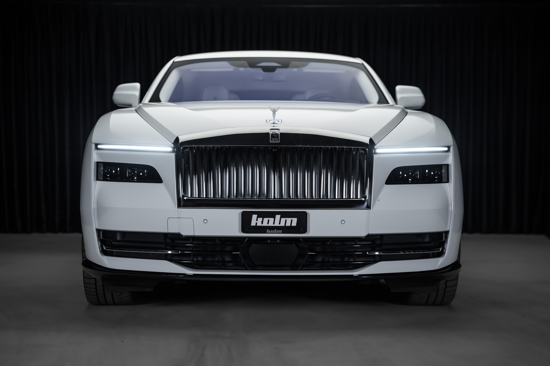 ROLLS-ROYCE Spectre 102kWh-showroom-element-1