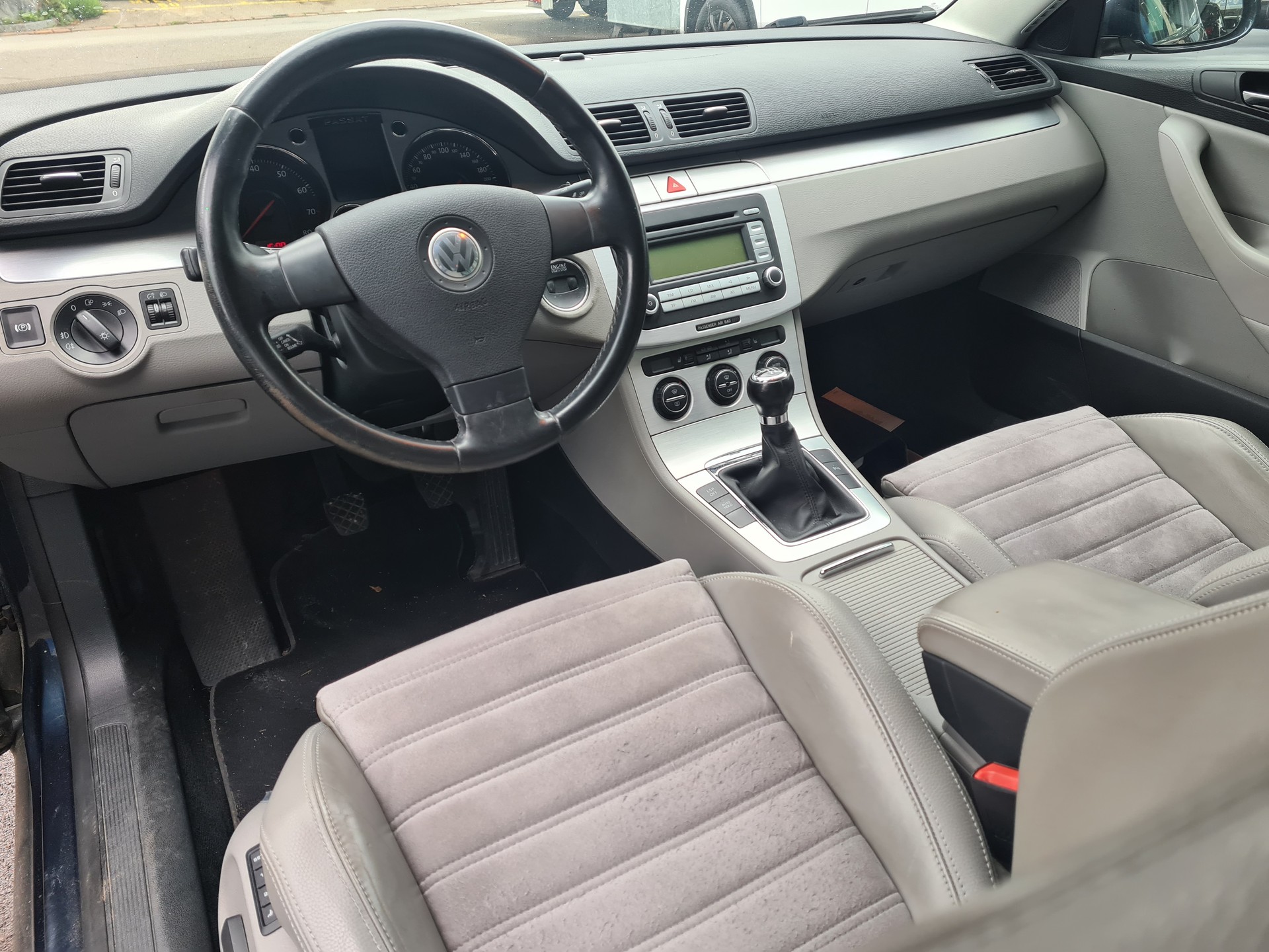 VW Passat 2.0 FSI Trendline 4Motion-image-6