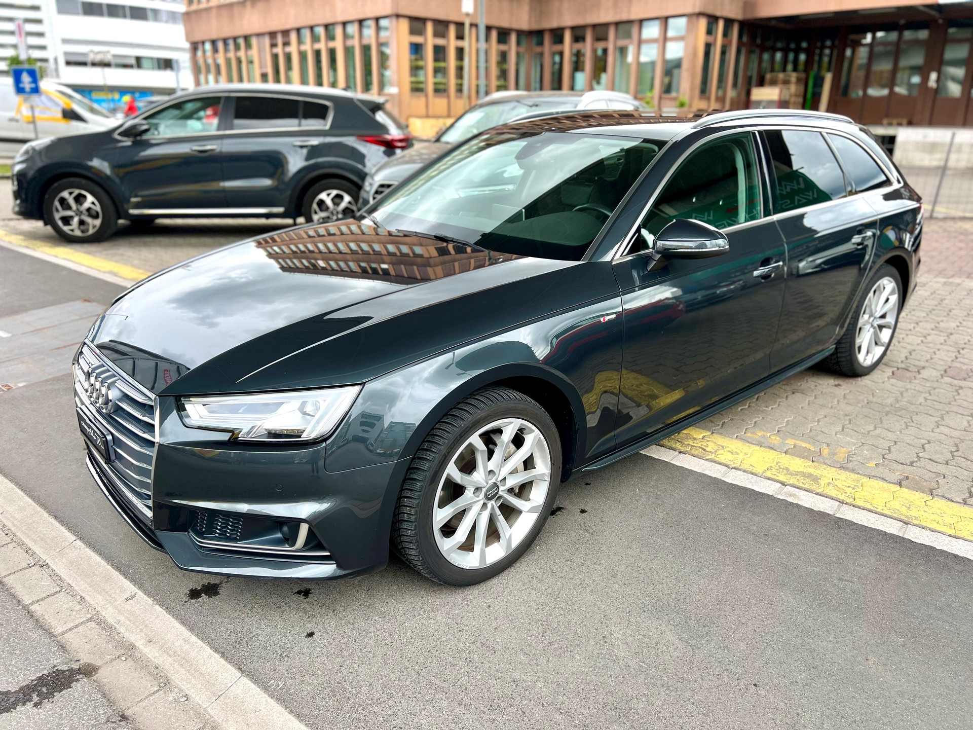 AUDI A4 Avant 2.0 TDI S-Line Sport quattro S-tronic-showroom-element-3