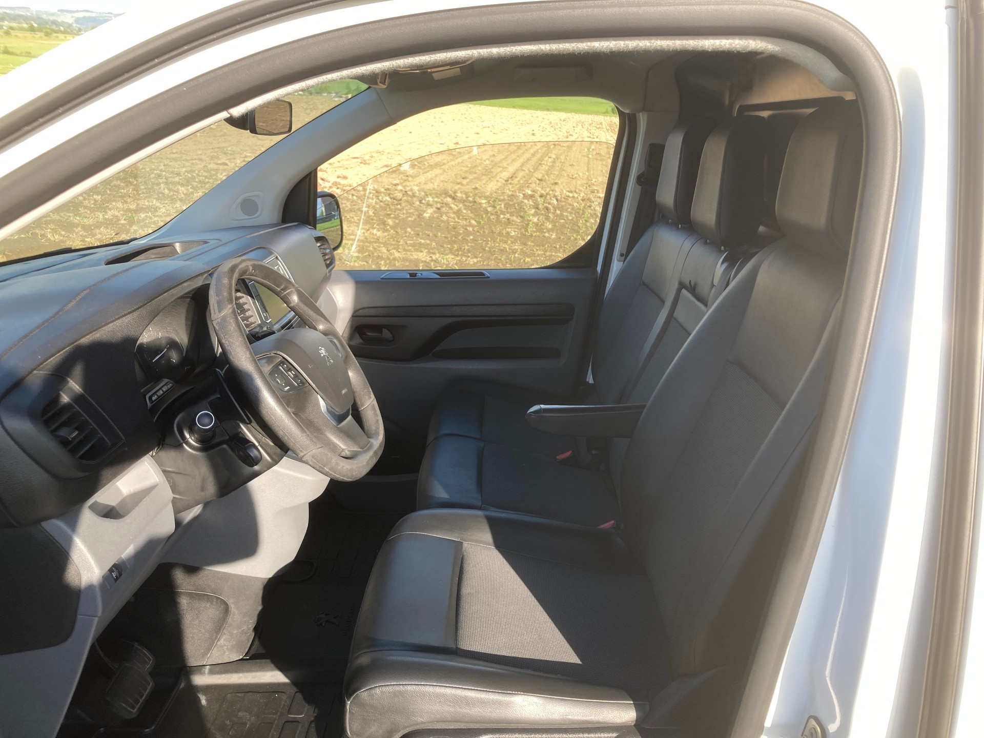 PEUGEOT Expert 2.0 BlueHDi 180 S&S Allure Compact EAT8 mit Anhängerkupplung-image-8