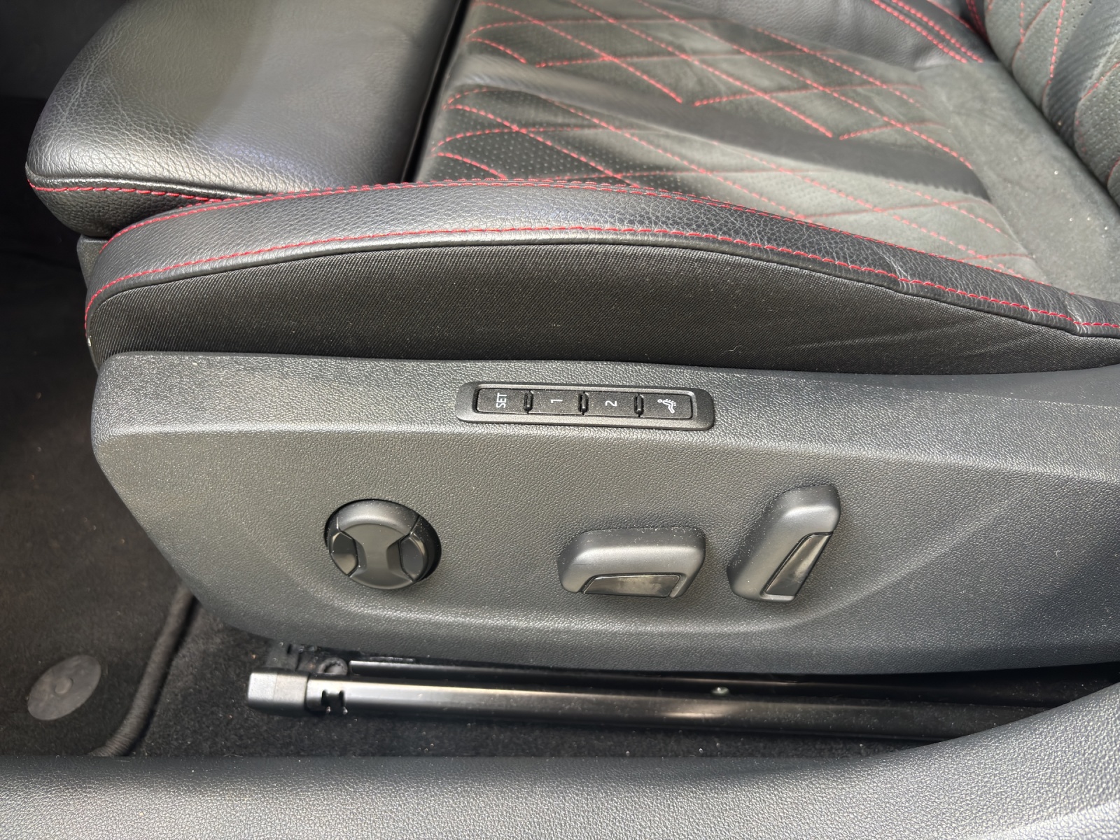 SKODA Octavia Combi 2.0 TSI DSG RS-image-13