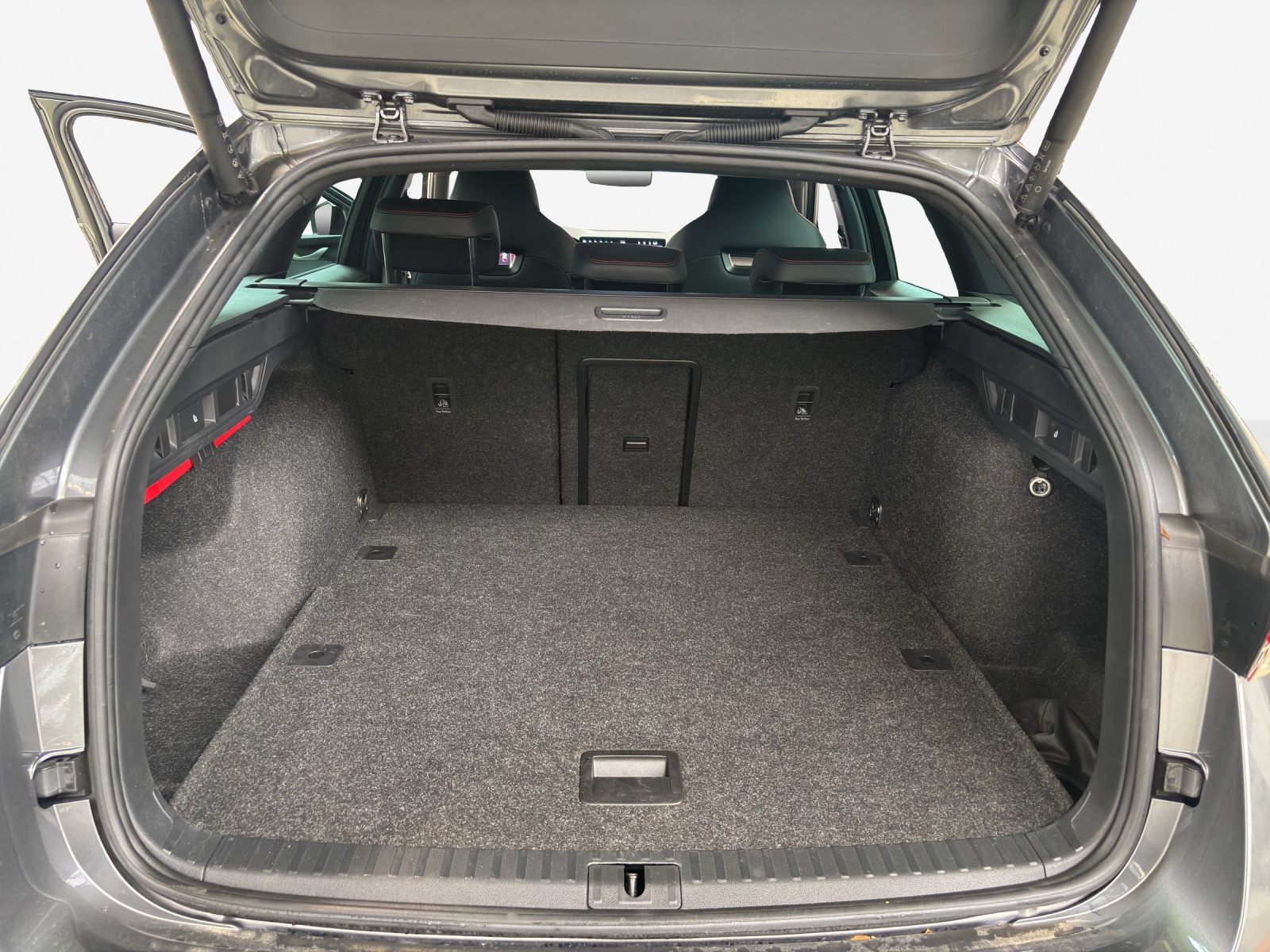 SKODA Octavia Combi 2.0 TSI DSG RS-image-12