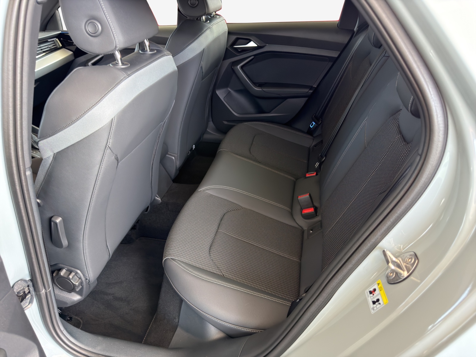 AUDI A1 Sportback 35 TFSI S Line S-tronic-image-11