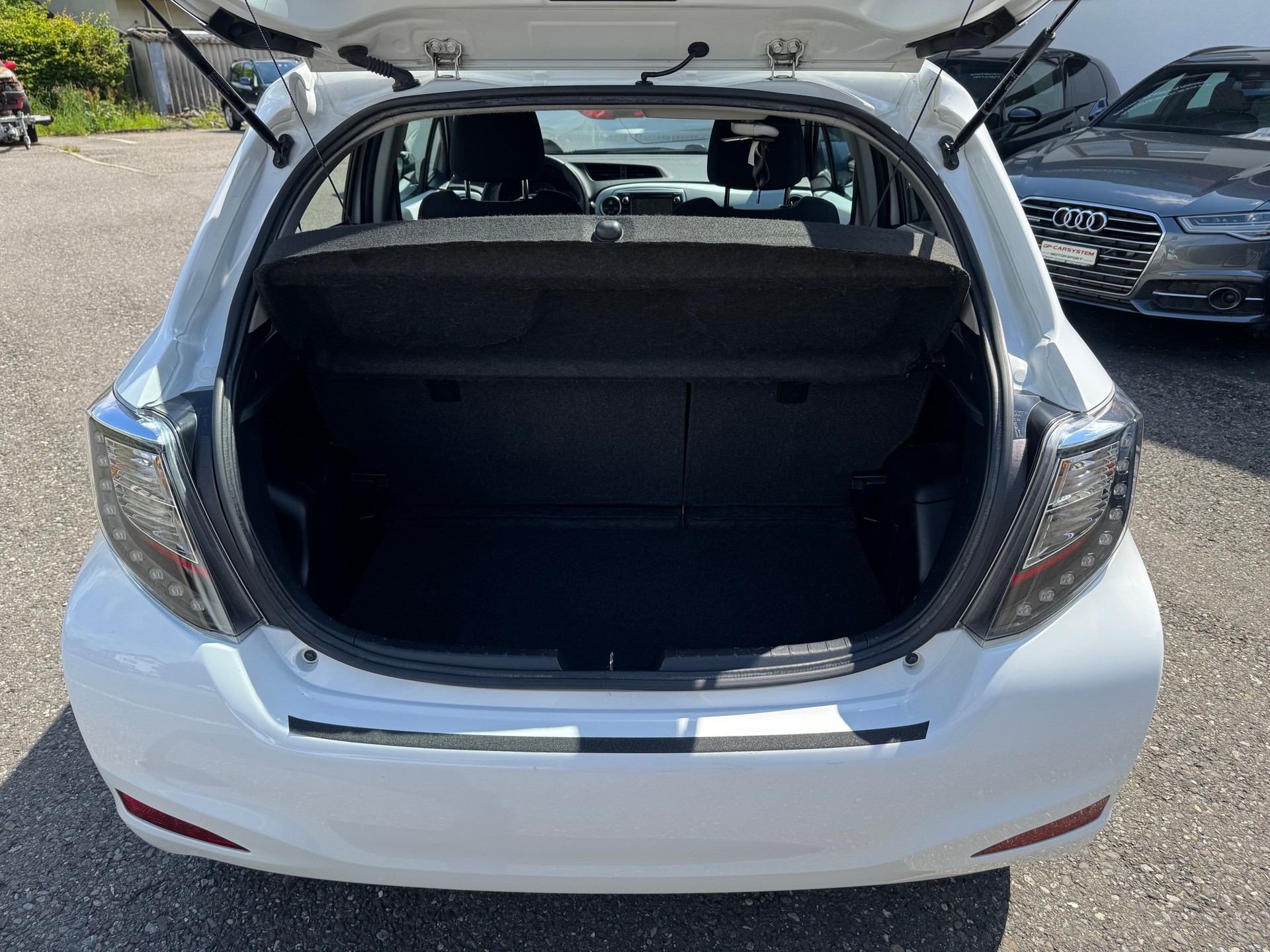 TOYOTA Yaris 1.5 VVT-i Hybrid Sol CVT-image-14