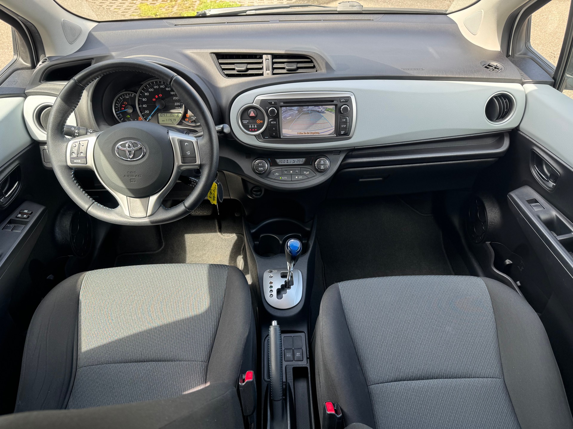 TOYOTA Yaris 1.5 VVT-i Hybrid Sol CVT-image-11