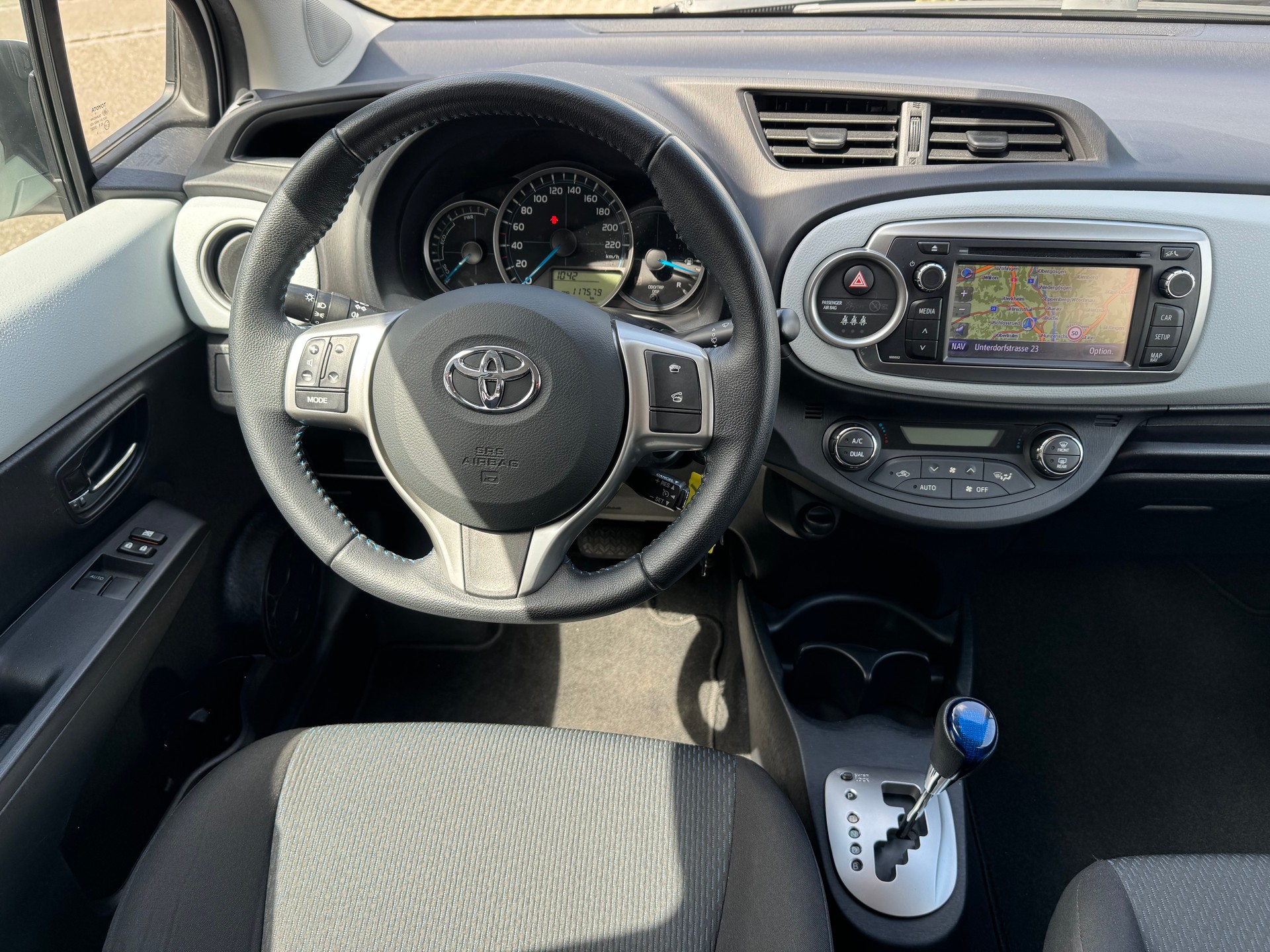 TOYOTA Yaris 1.5 VVT-i Hybrid Sol CVT-image-10