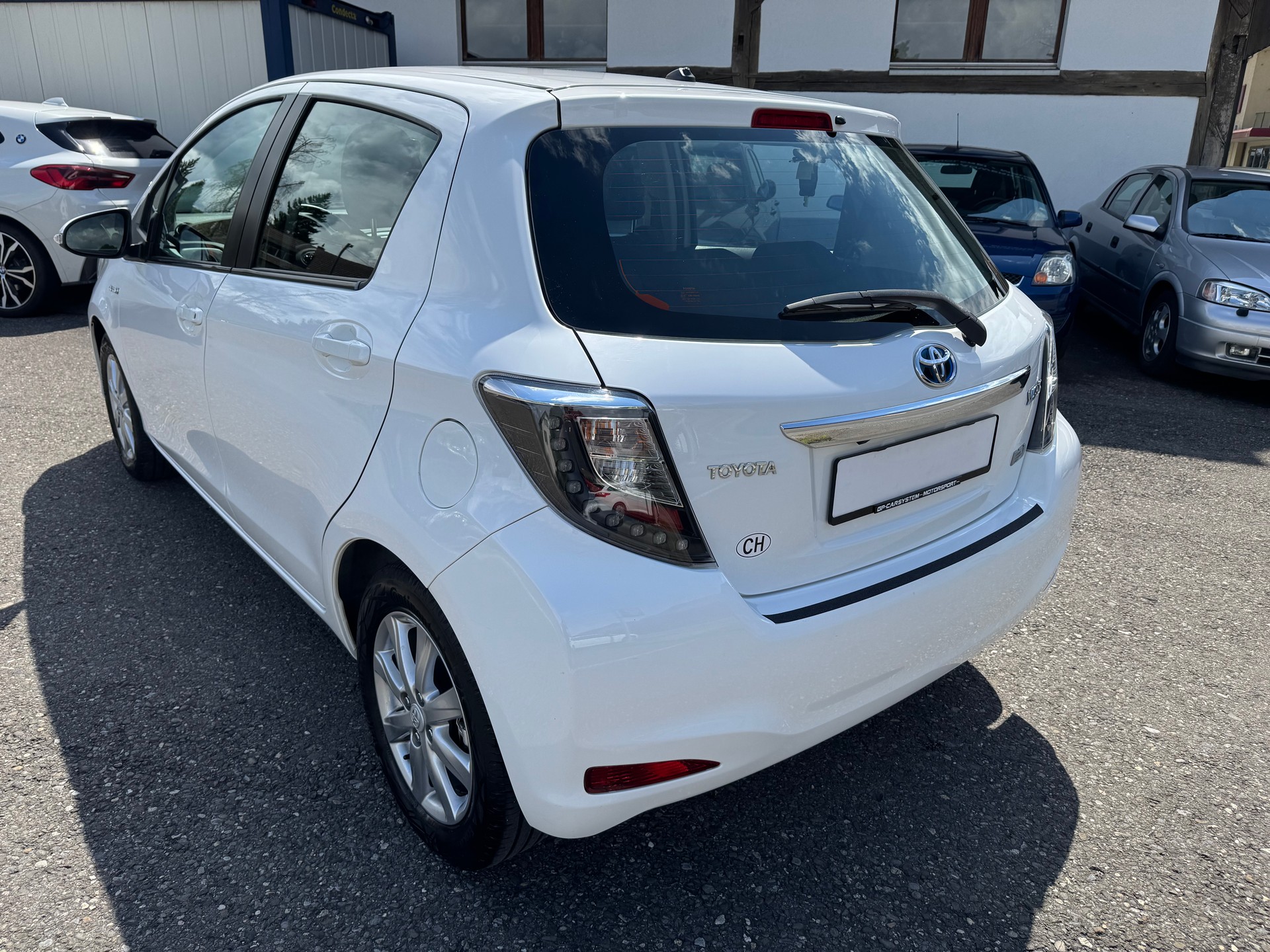 TOYOTA Yaris 1.5 VVT-i Hybrid Sol CVT-image-5