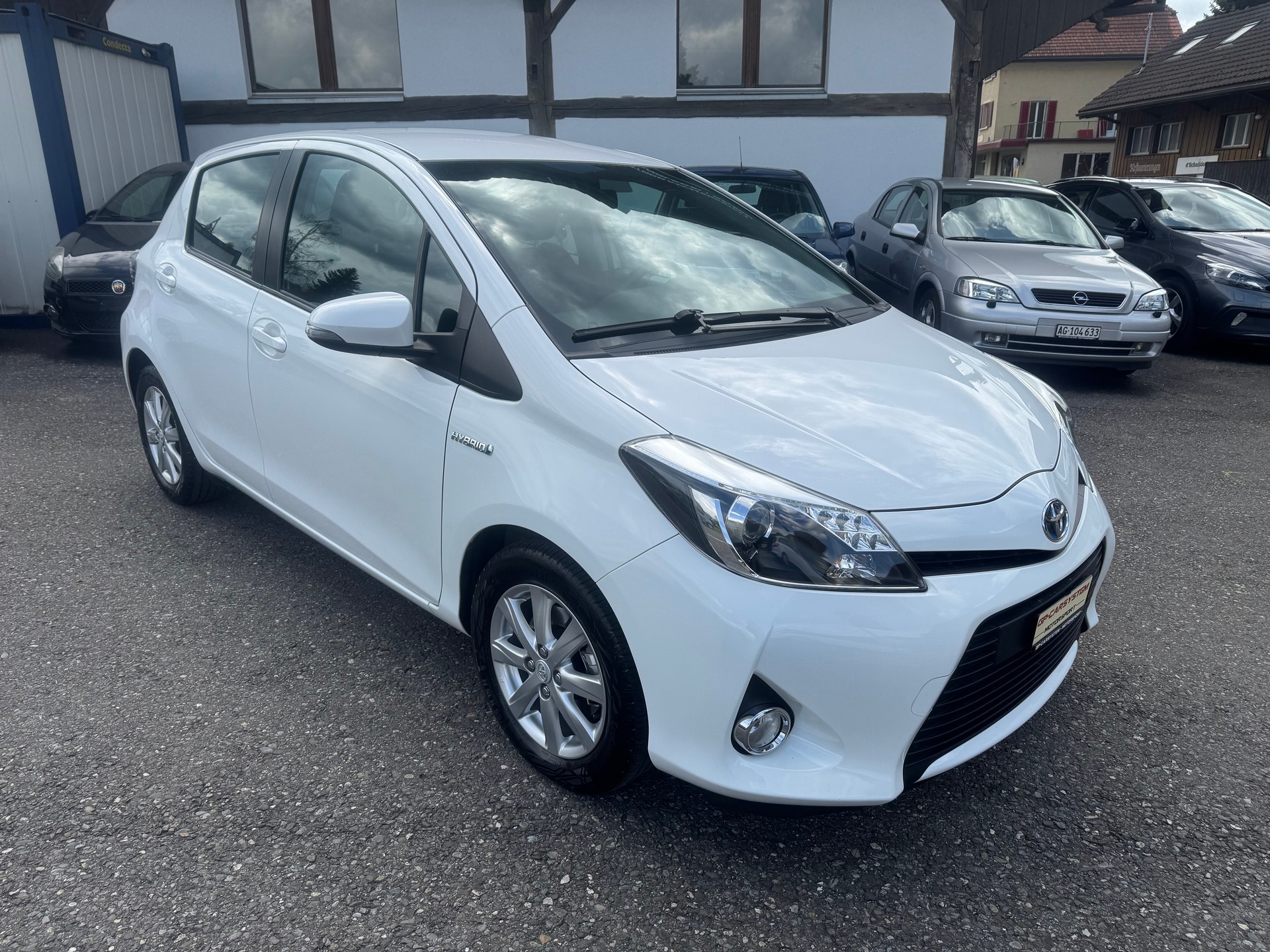 TOYOTA Yaris 1.5 VVT-i Hybrid Sol CVT-image-1