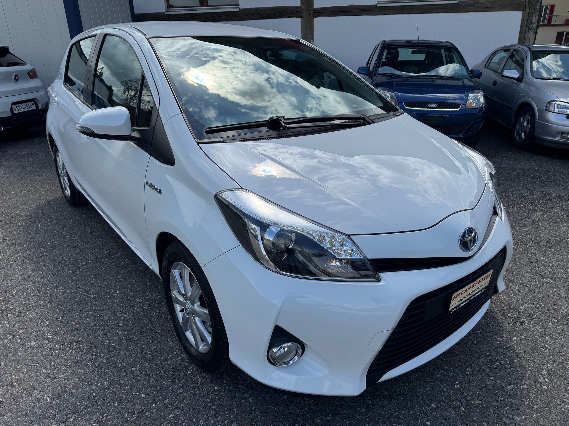 TOYOTA Yaris 1.5 VVT-i Hybrid Sol CVT-image-2