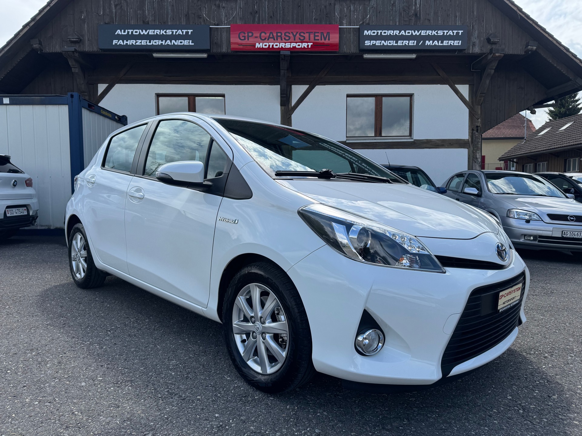 TOYOTA Yaris 1.5 VVT-i Hybrid Sol CVT-image-0