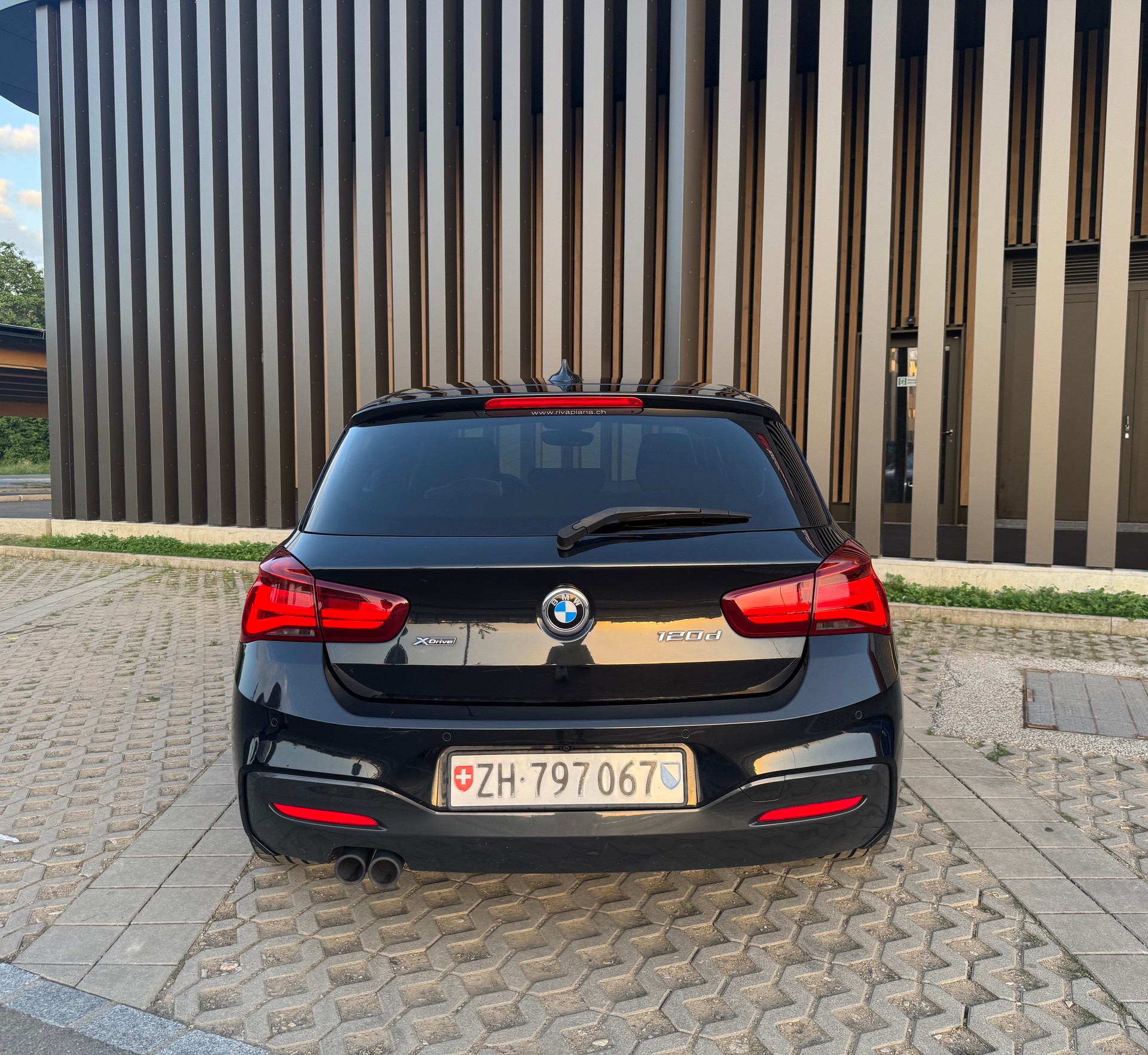 BMW 120d xDrive-image-3