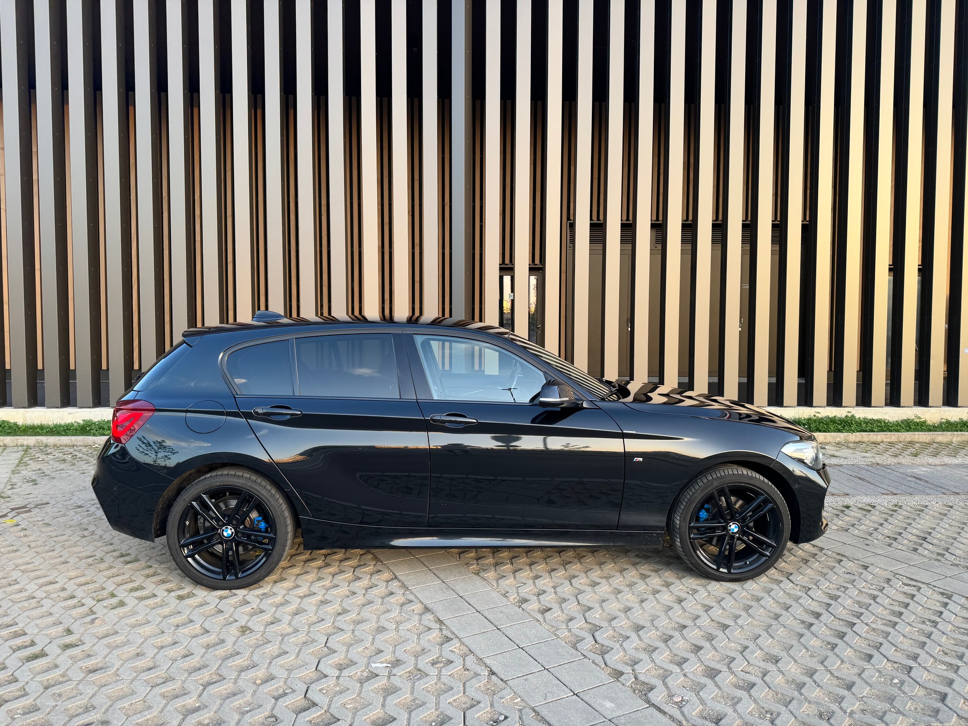 BMW 120d xDrive-image-2