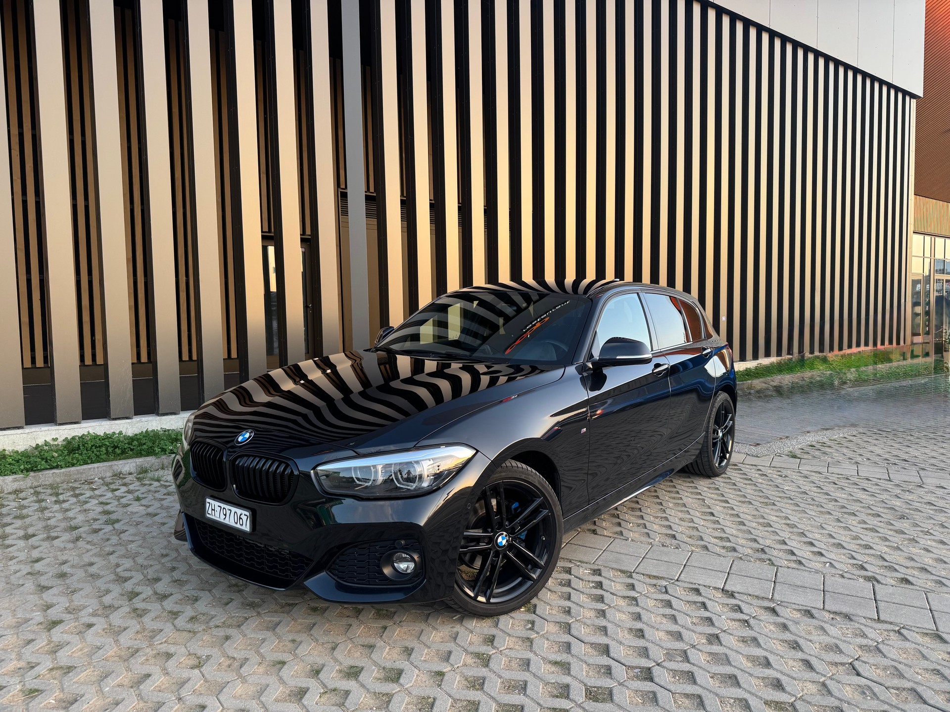 BMW 120d xDrive-image-0